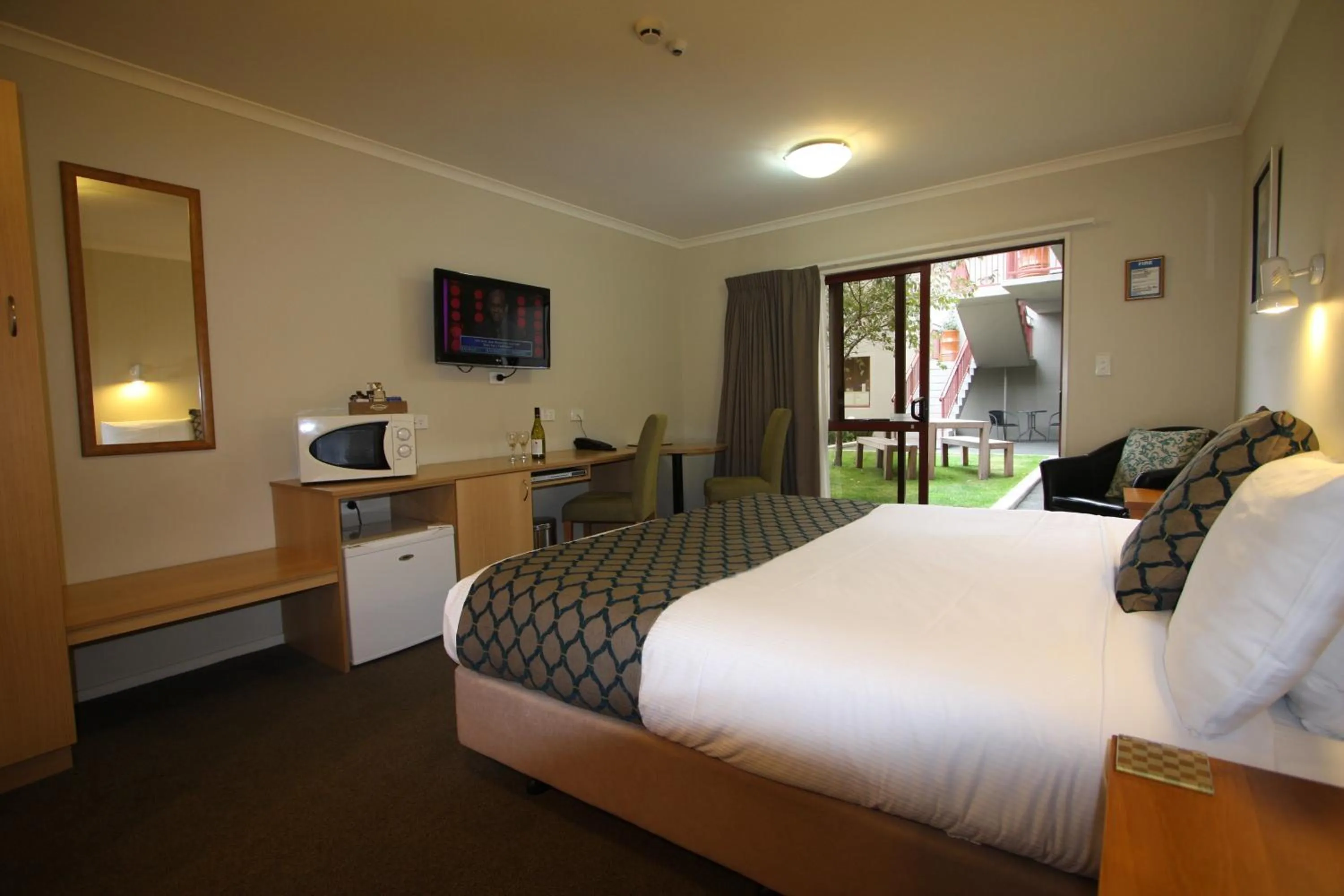 Bedroom, Bed in 555 Motel Dunedin