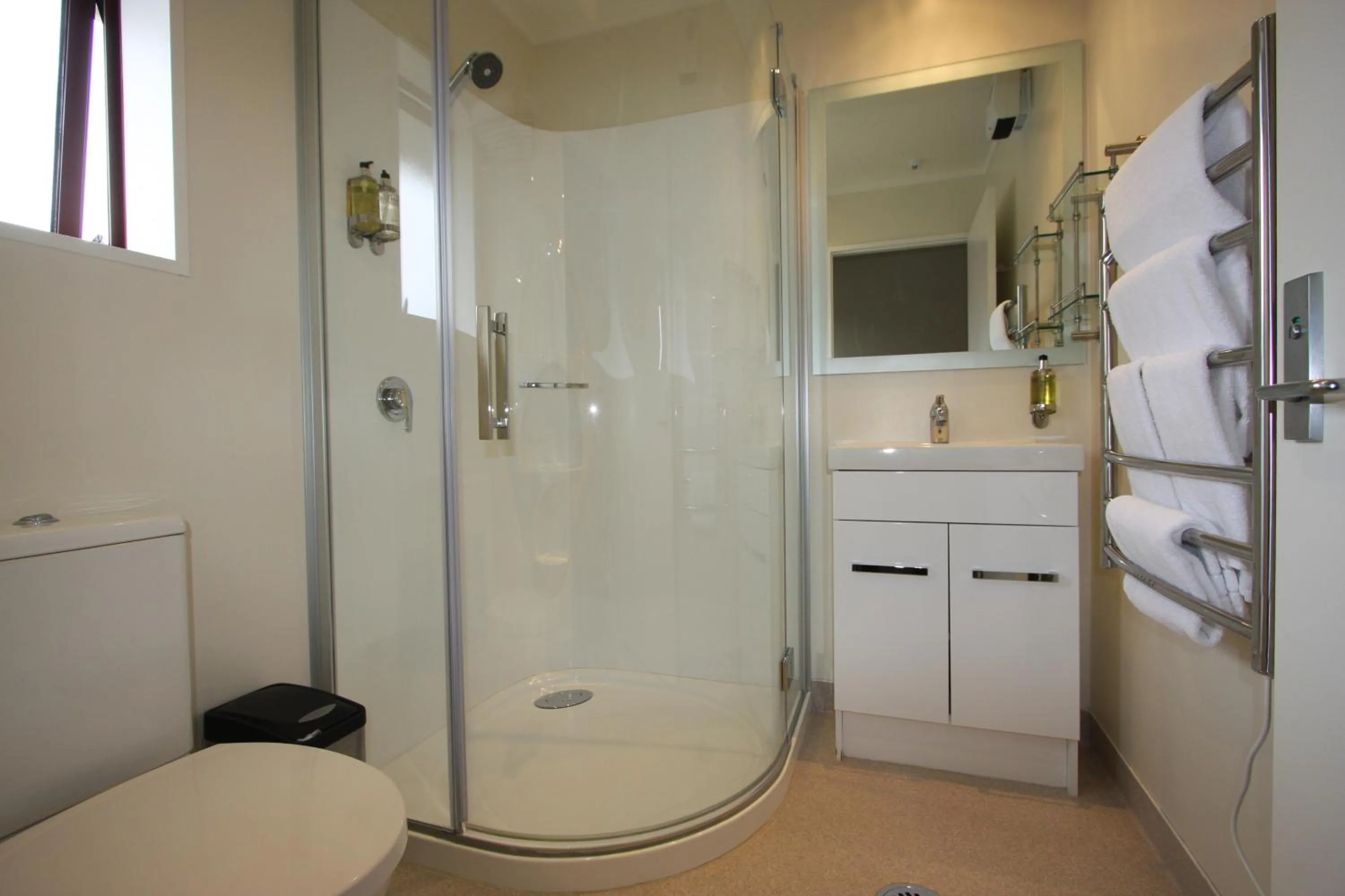 Bathroom in 555 Motel Dunedin