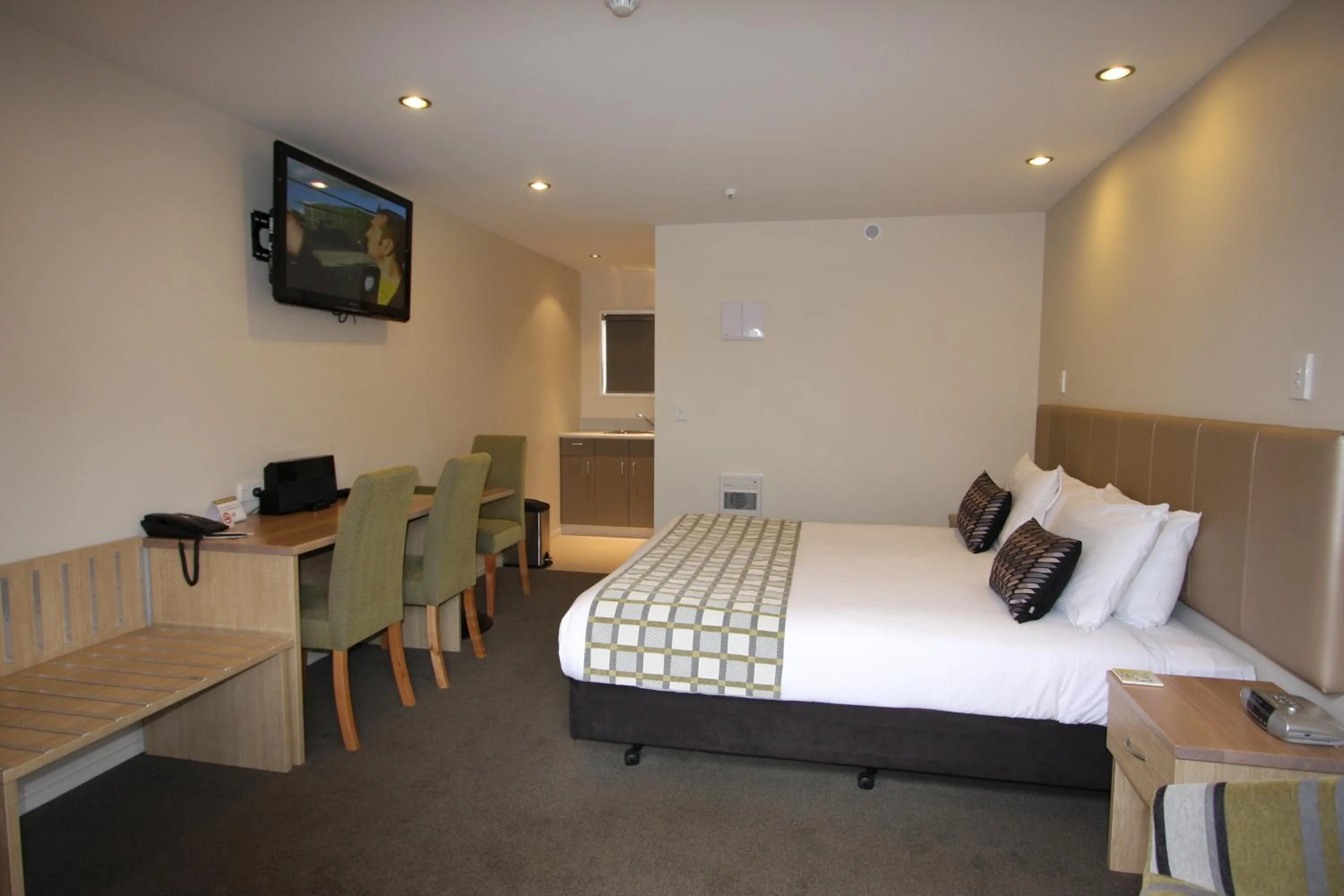 Bedroom, Bed in 555 Motel Dunedin