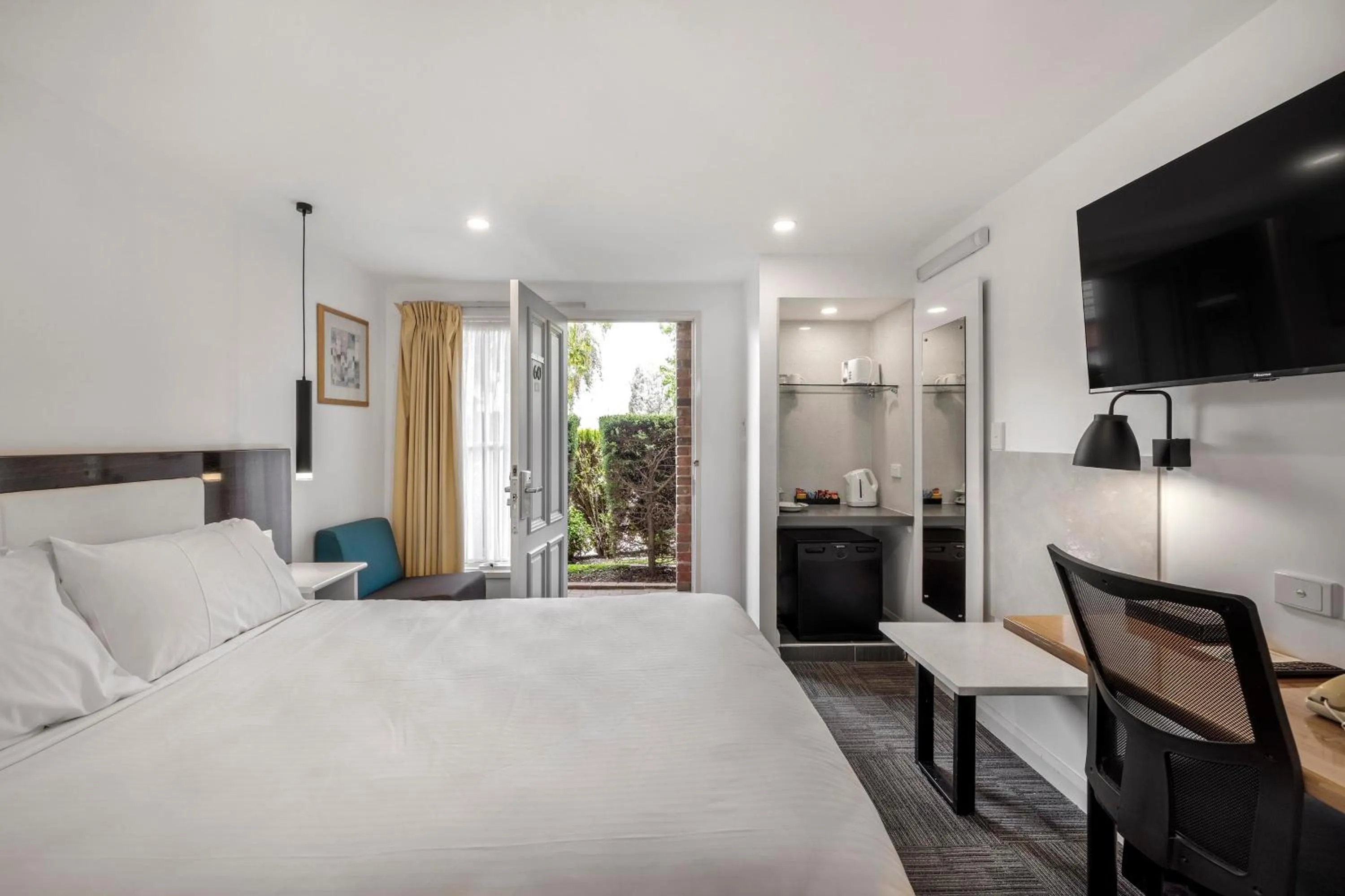 Bed in Best Western Plus Buckingham International