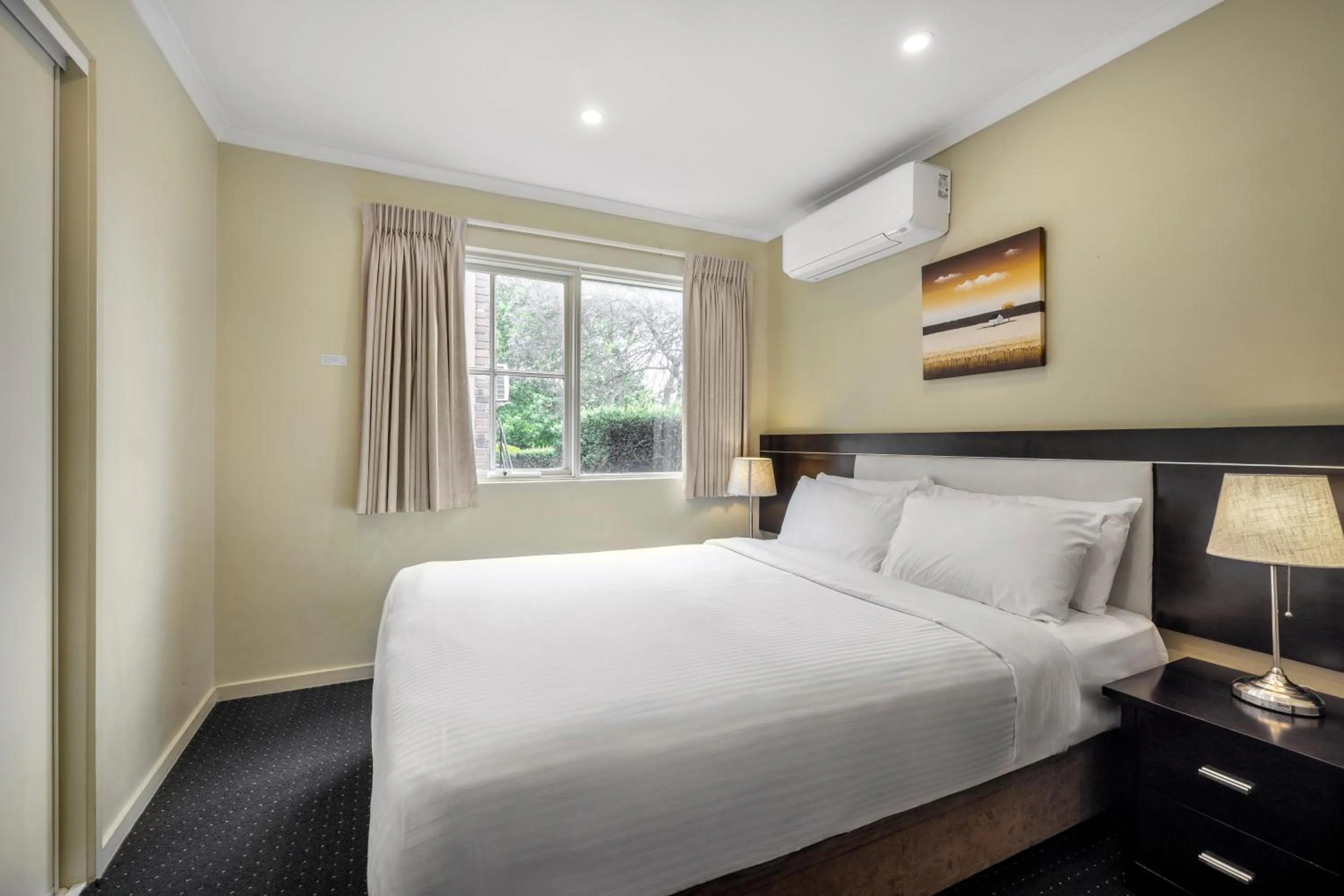 Bed in Best Western Plus Buckingham International