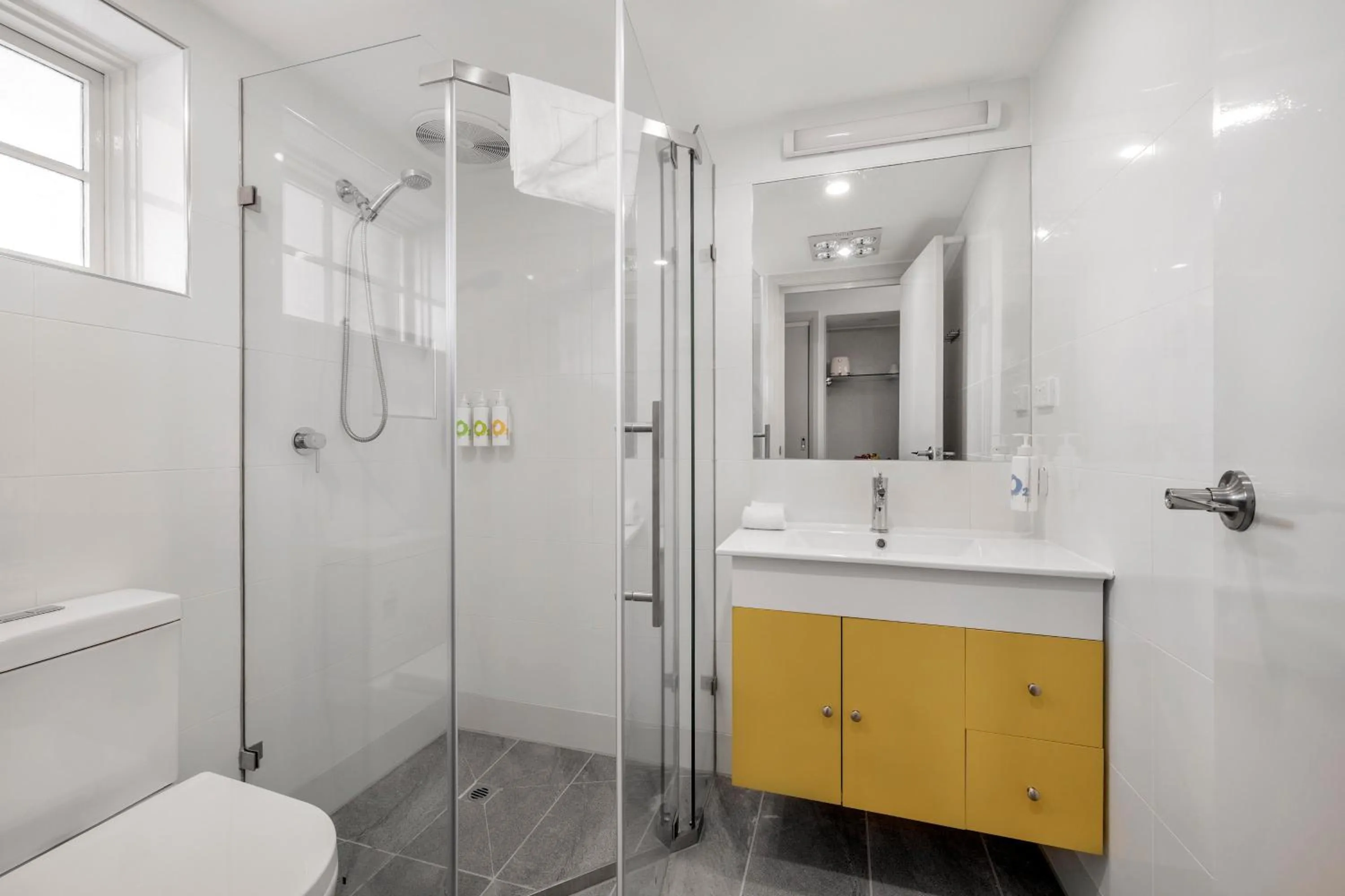 Shower in Best Western Plus Buckingham International