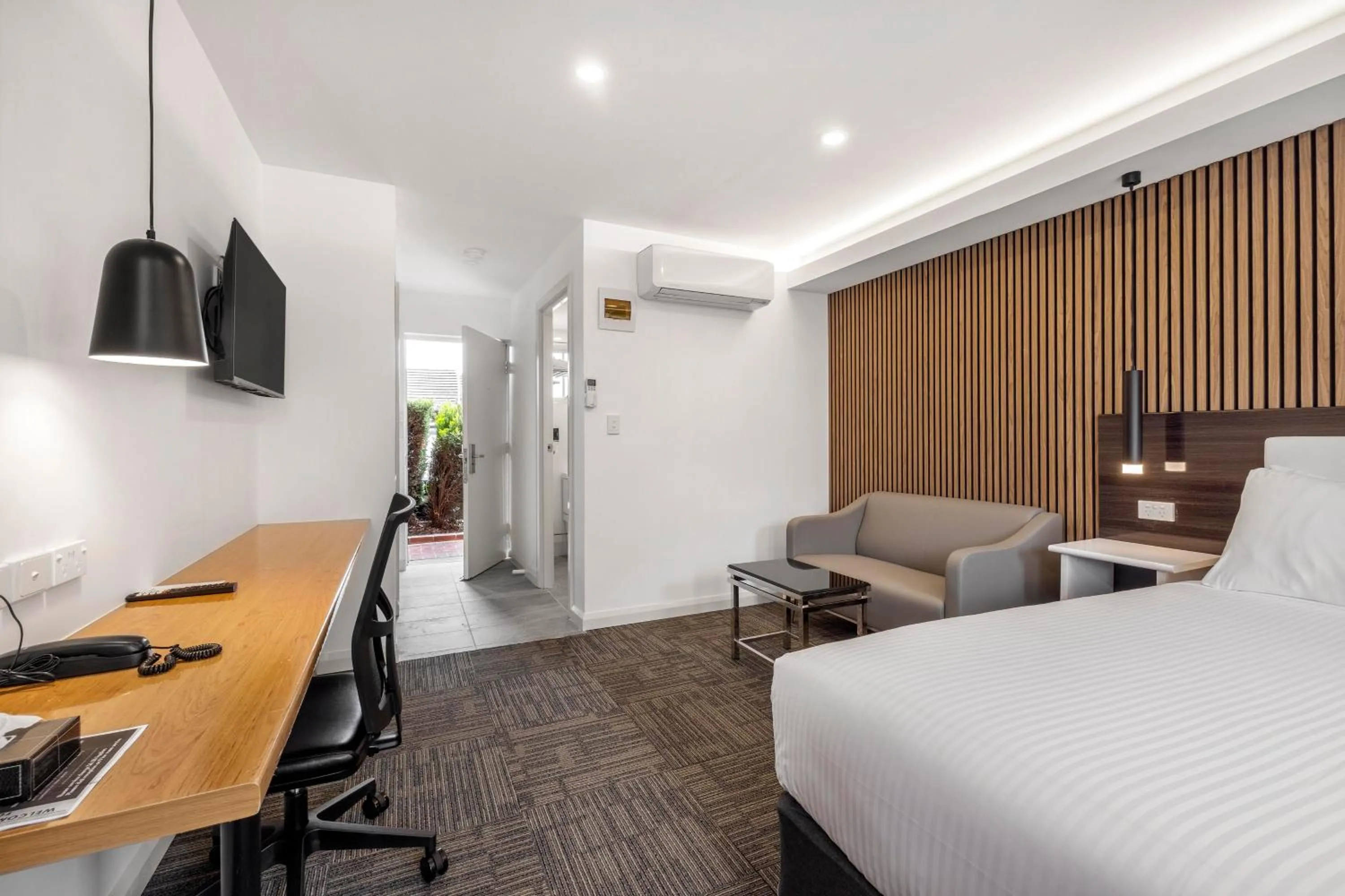 Bed in Best Western Plus Buckingham International