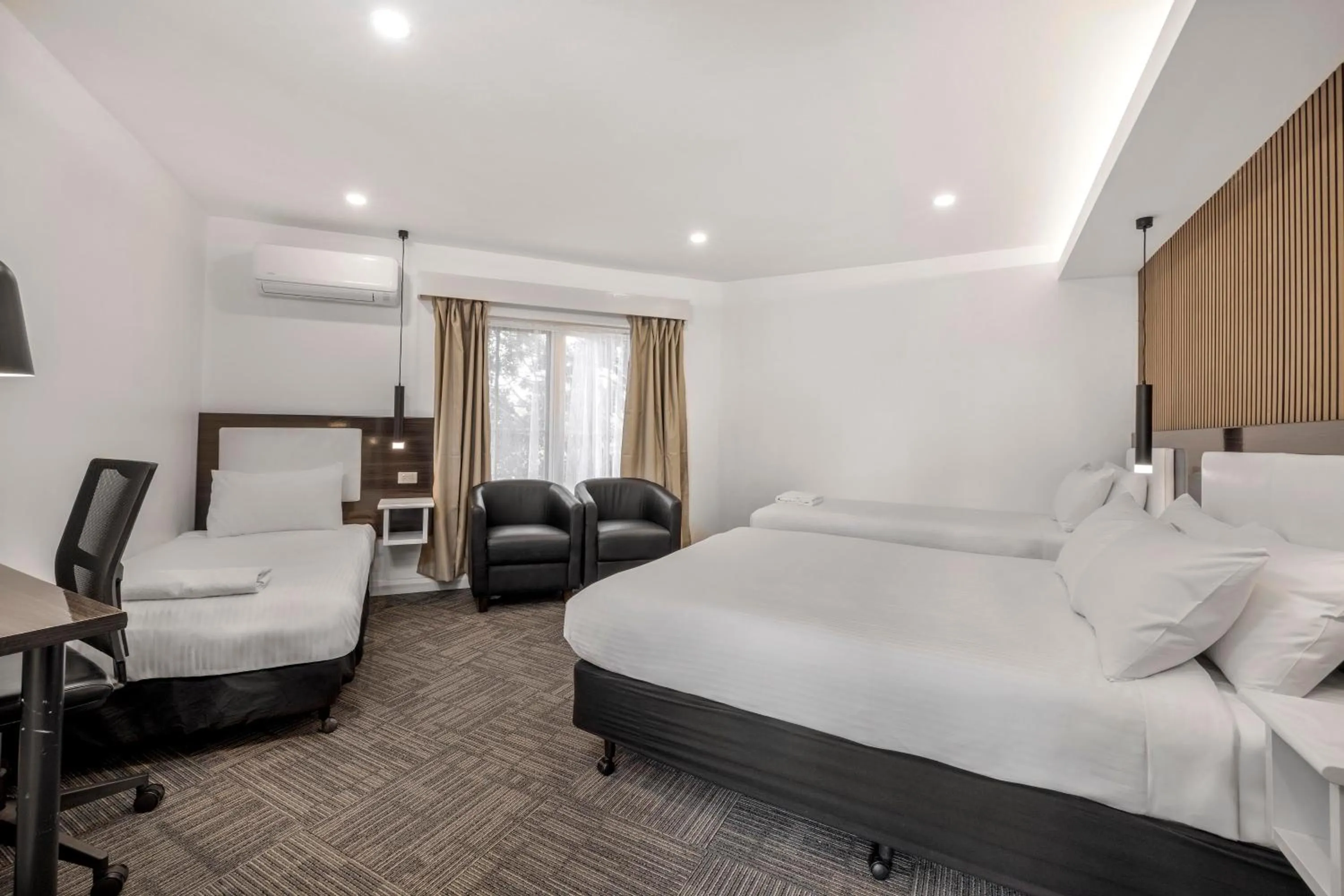 Bed in Best Western Plus Buckingham International