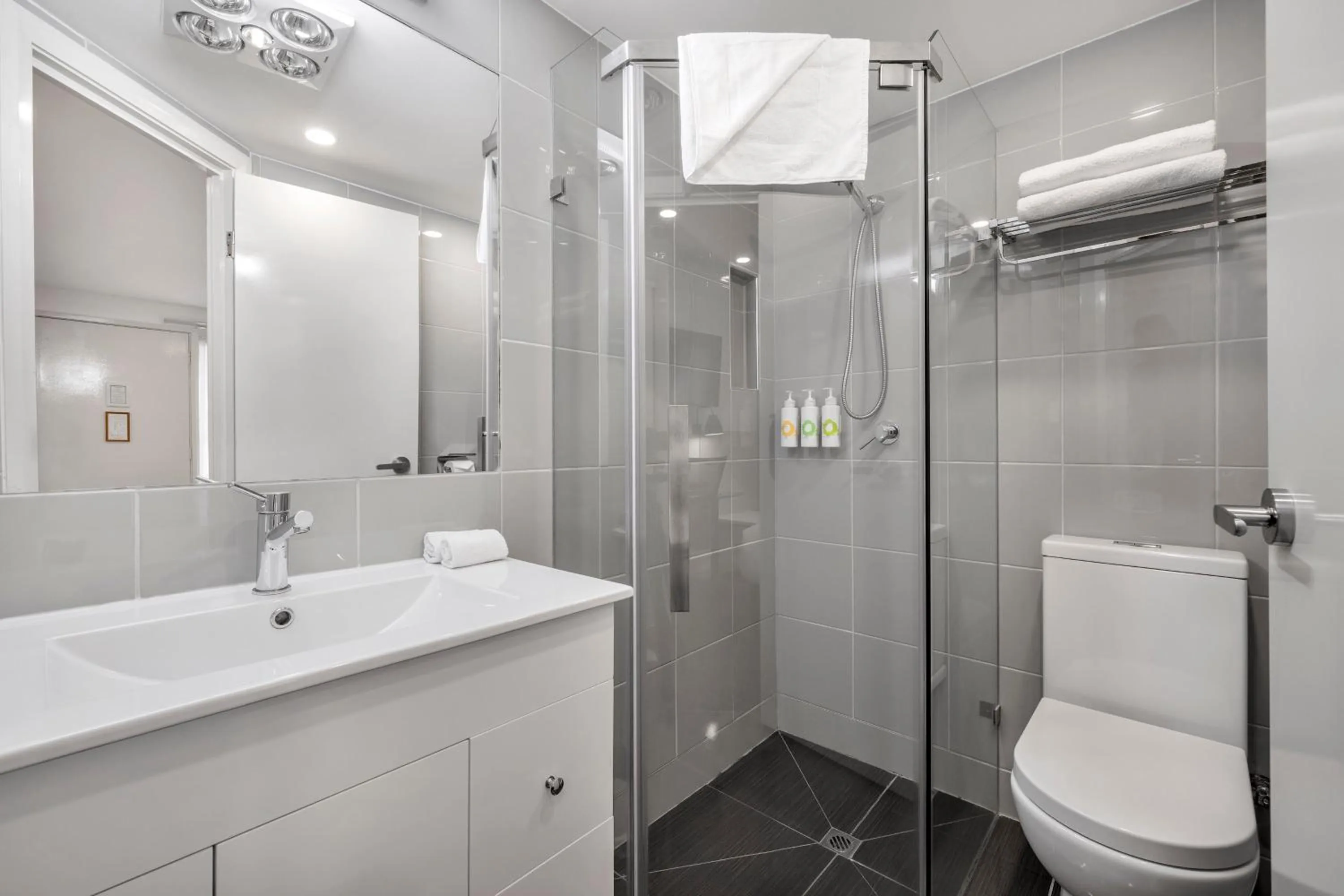 Shower in Best Western Plus Buckingham International