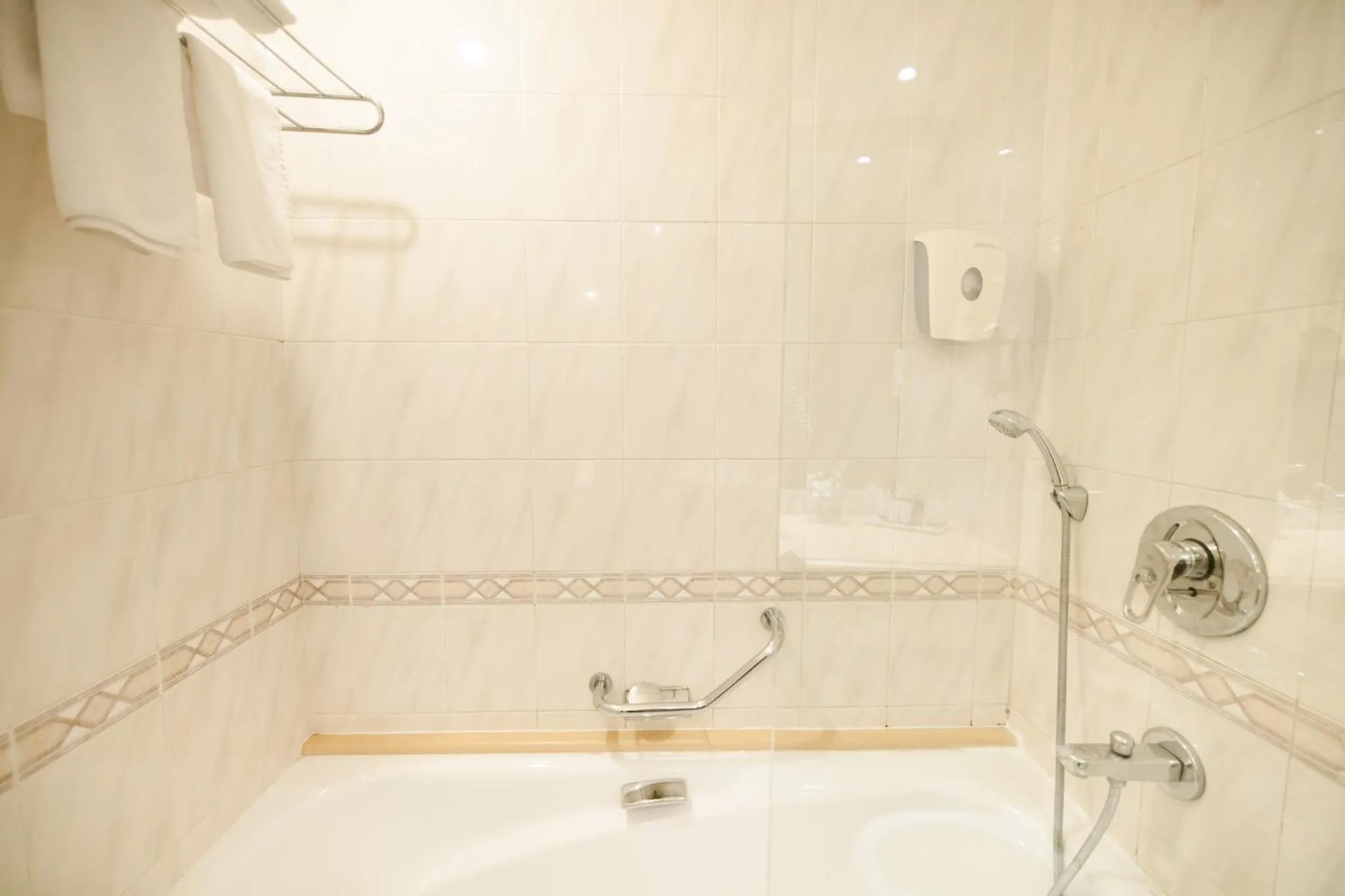 Bath in Grand Court Hotel