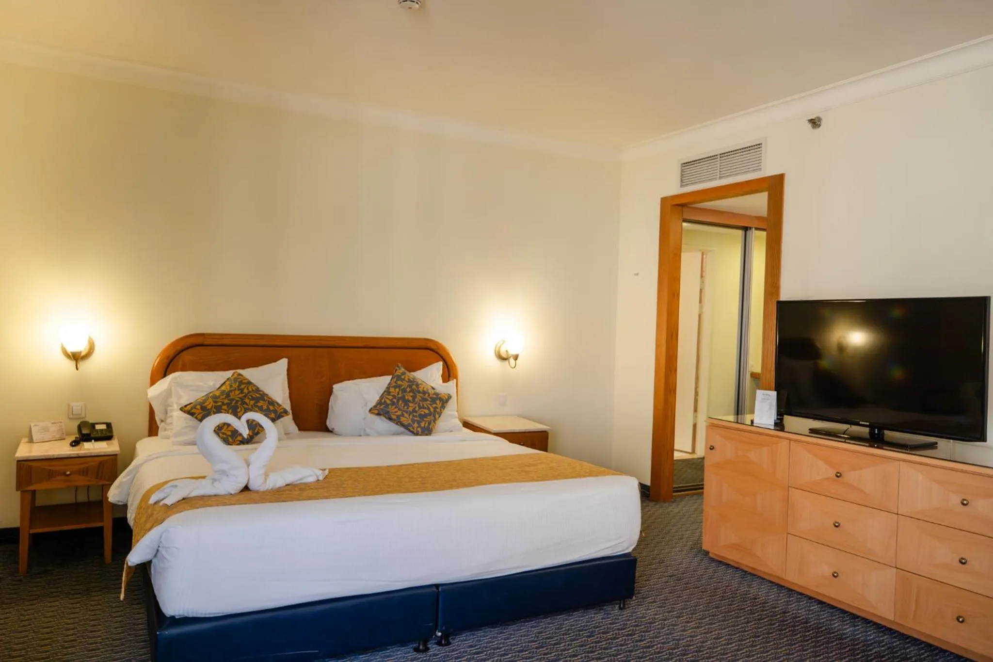 Bedroom, Bed in Grand Court Hotel