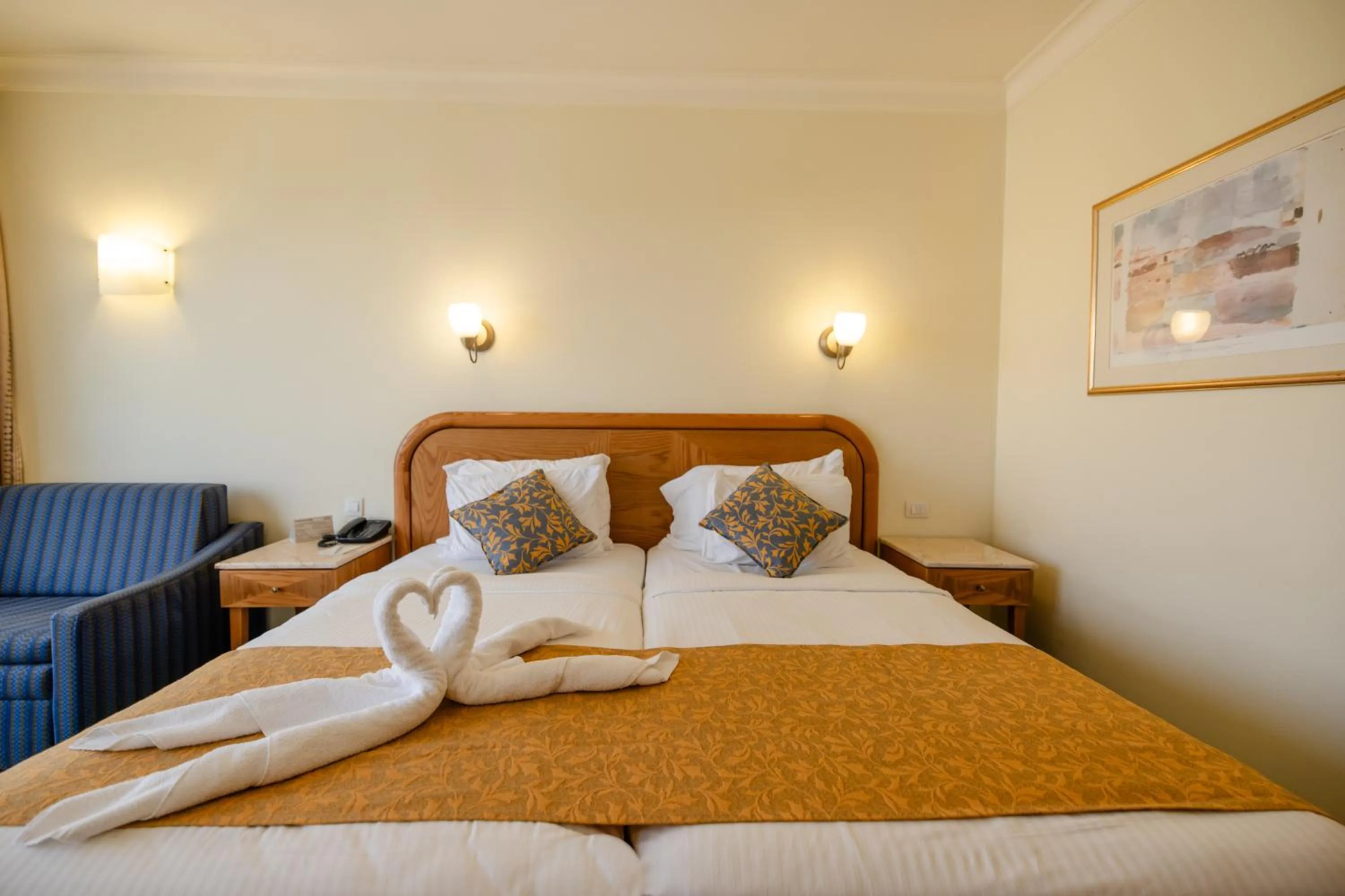 Bedroom, Bed in Grand Court Hotel