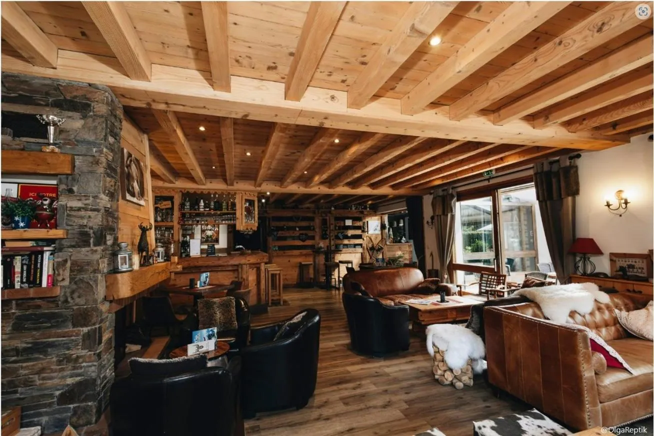 Lounge or bar in Logis Hotel Gai Soleil