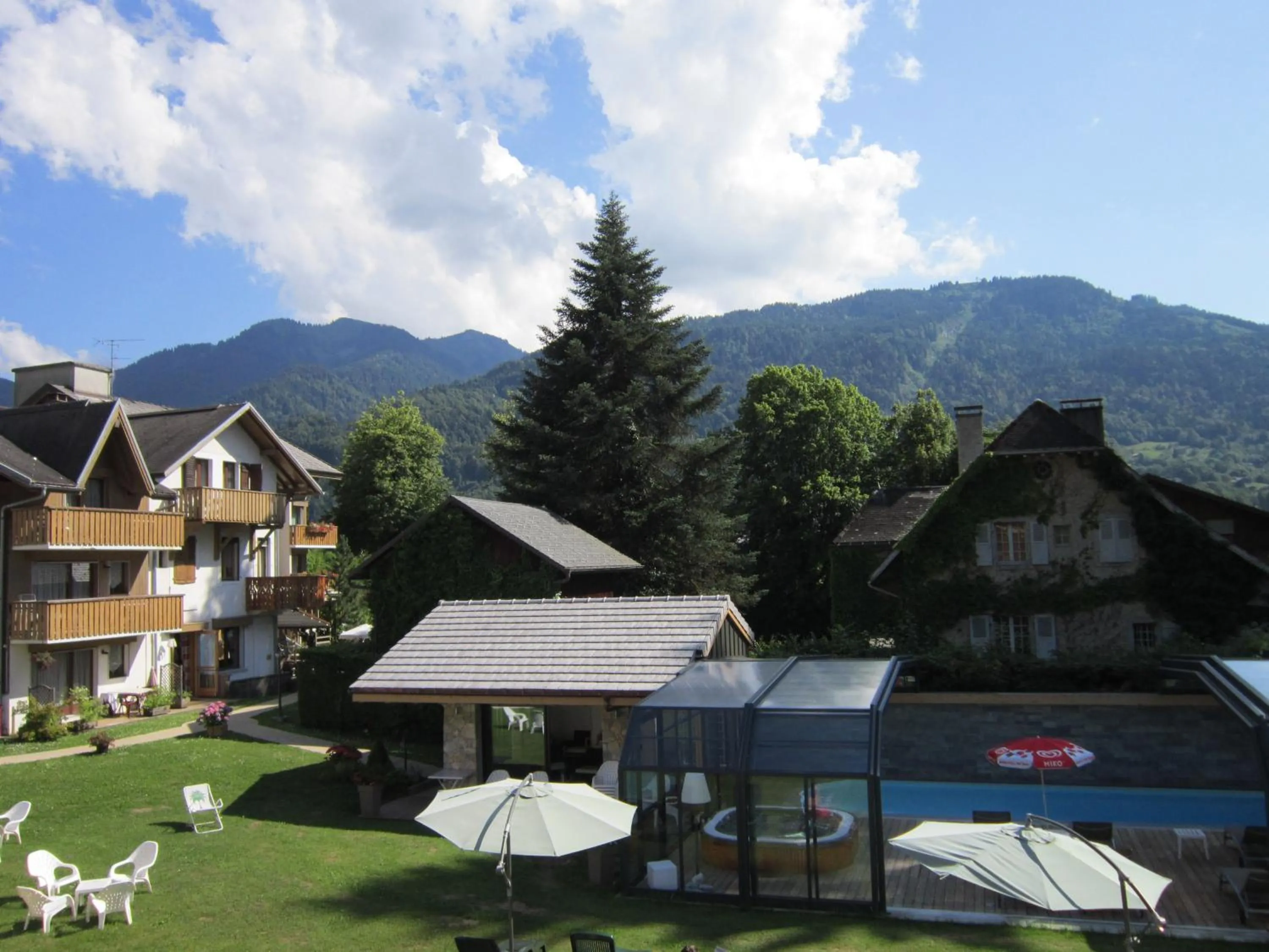 Facade/entrance in Logis Hotel Gai Soleil