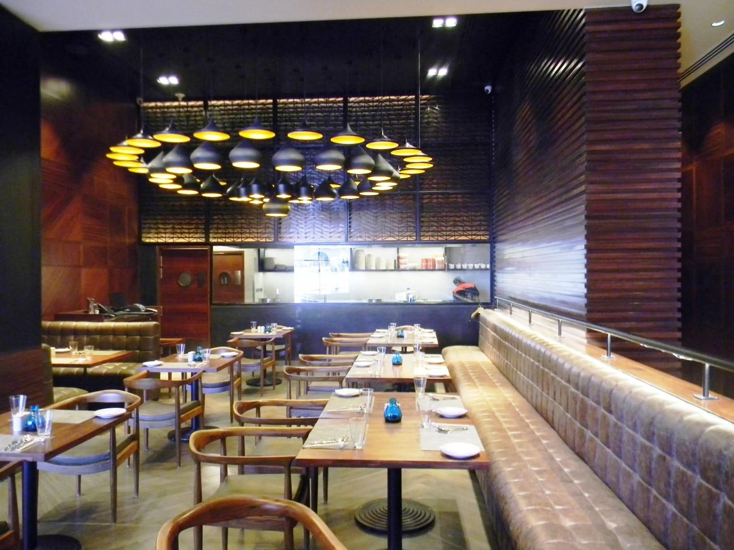 Restaurant/places to eat in Lemon Tree Premier City Center