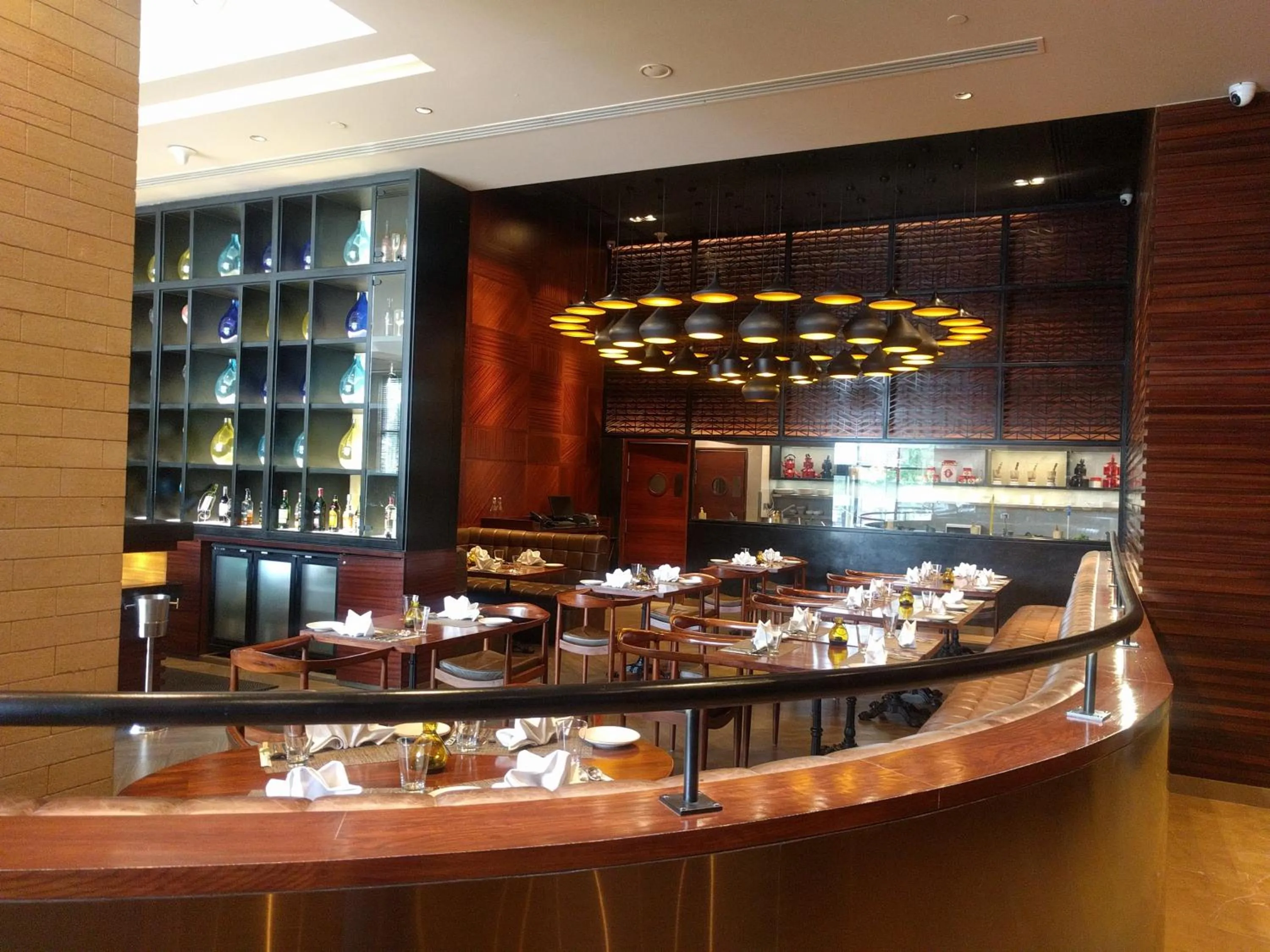 Restaurant/places to eat in Lemon Tree Premier City Center