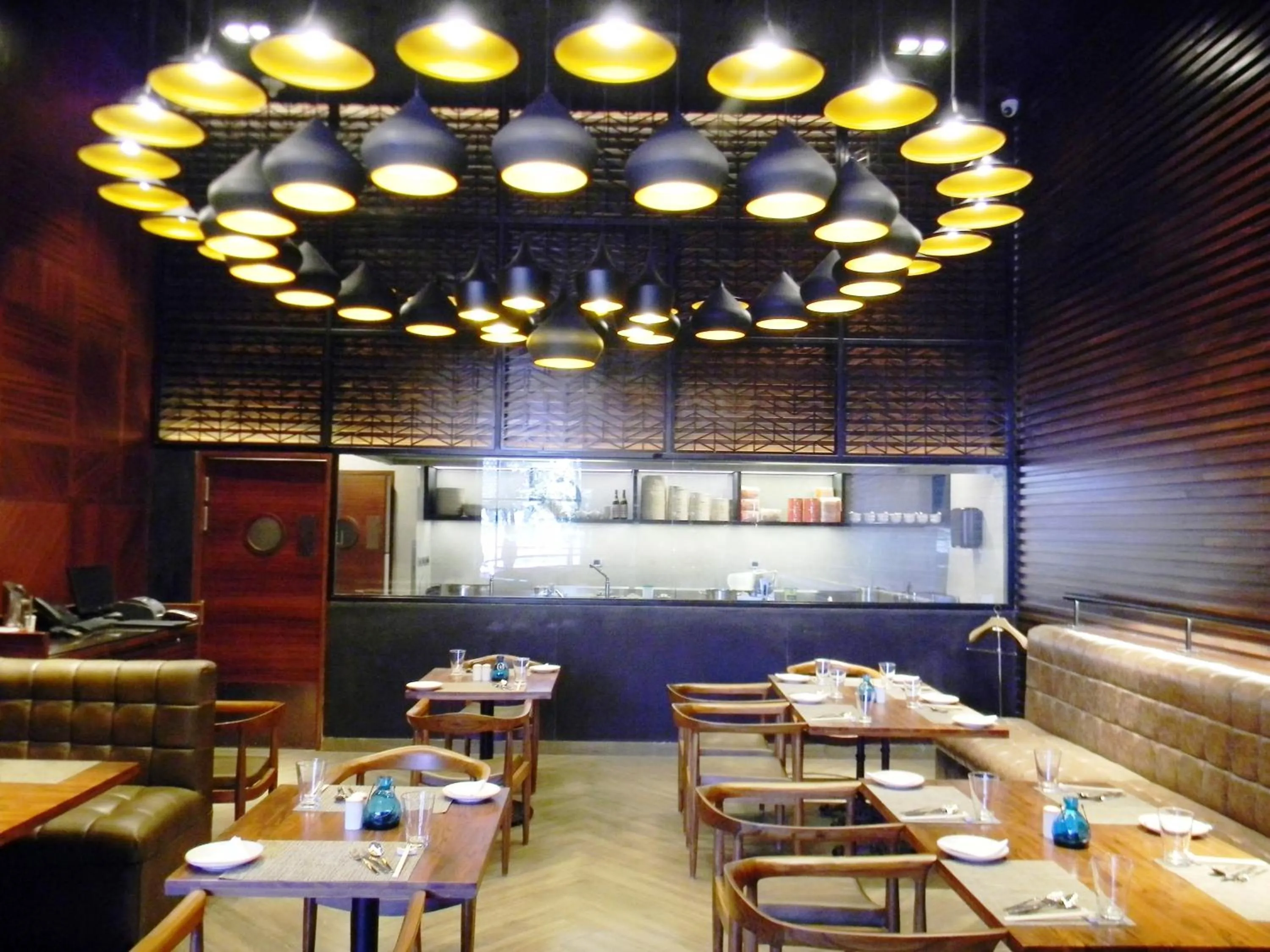 Restaurant/places to eat in Lemon Tree Premier City Center