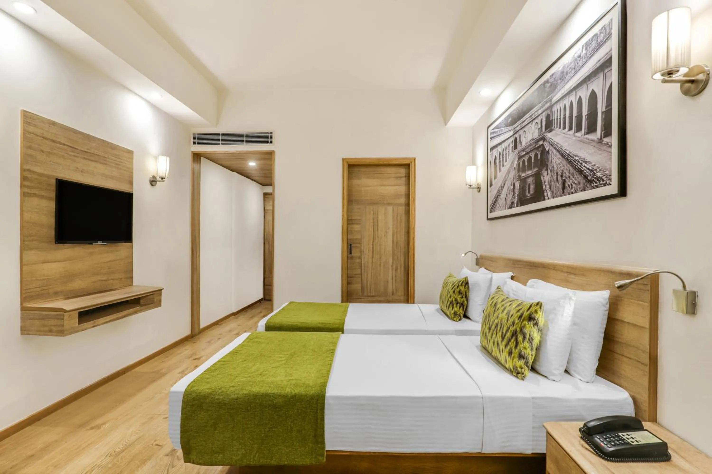 Bedroom, Bed in Lemon Tree Premier City Center