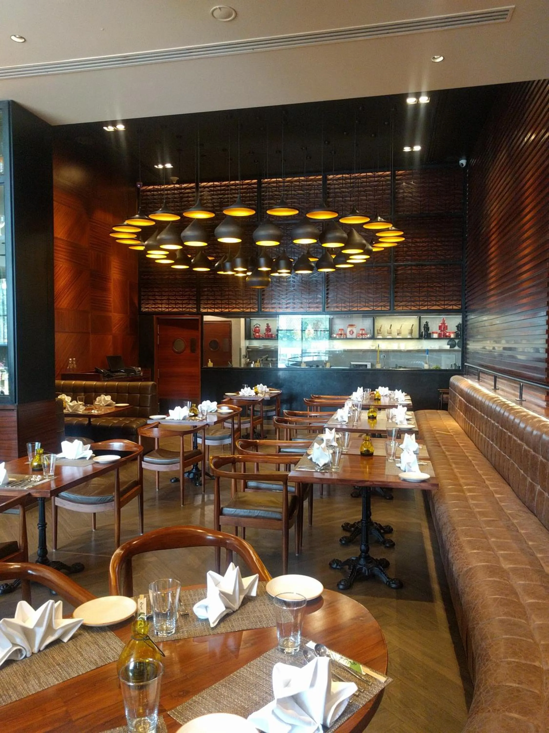 Restaurant/places to eat in Lemon Tree Premier City Center