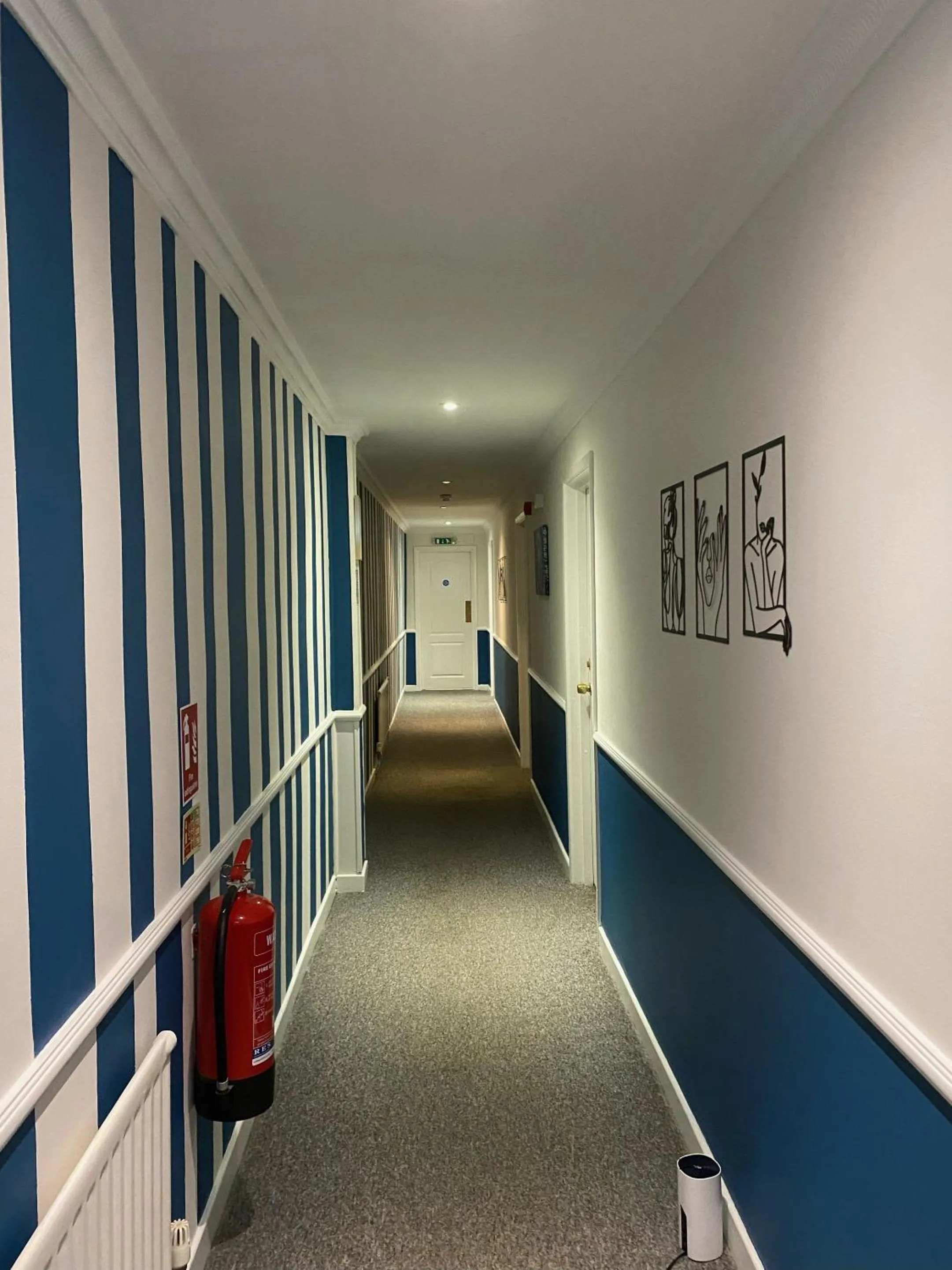 Lobby or reception, Bed in The George Hotel Pangbourne