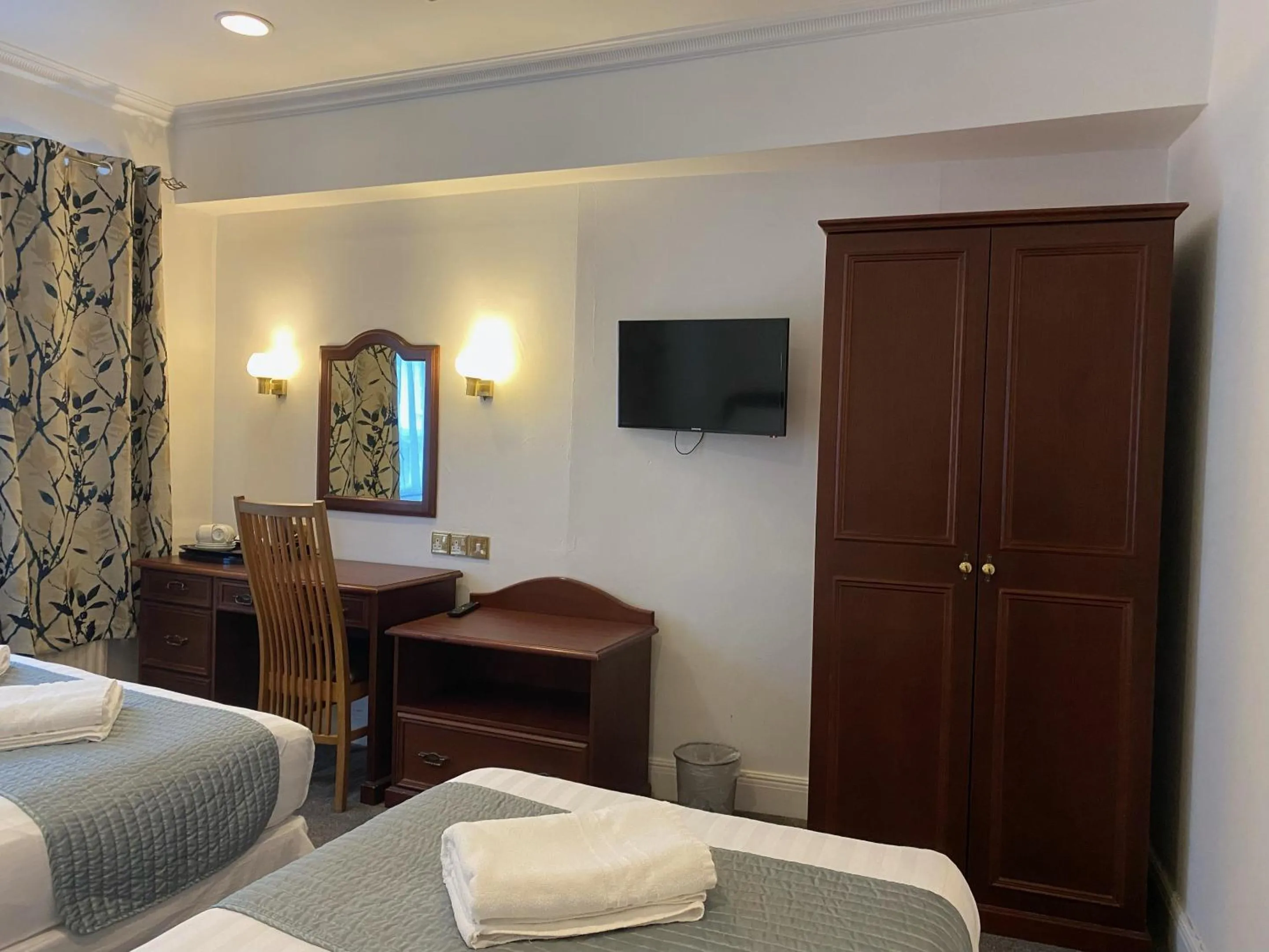 Bedroom, Bed in The George Hotel Pangbourne