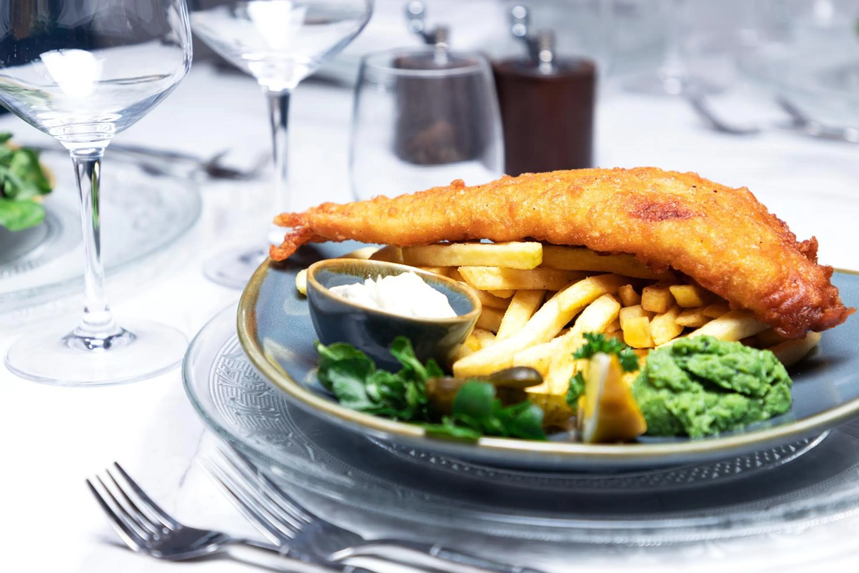 Dining area in The George Hotel Pangbourne