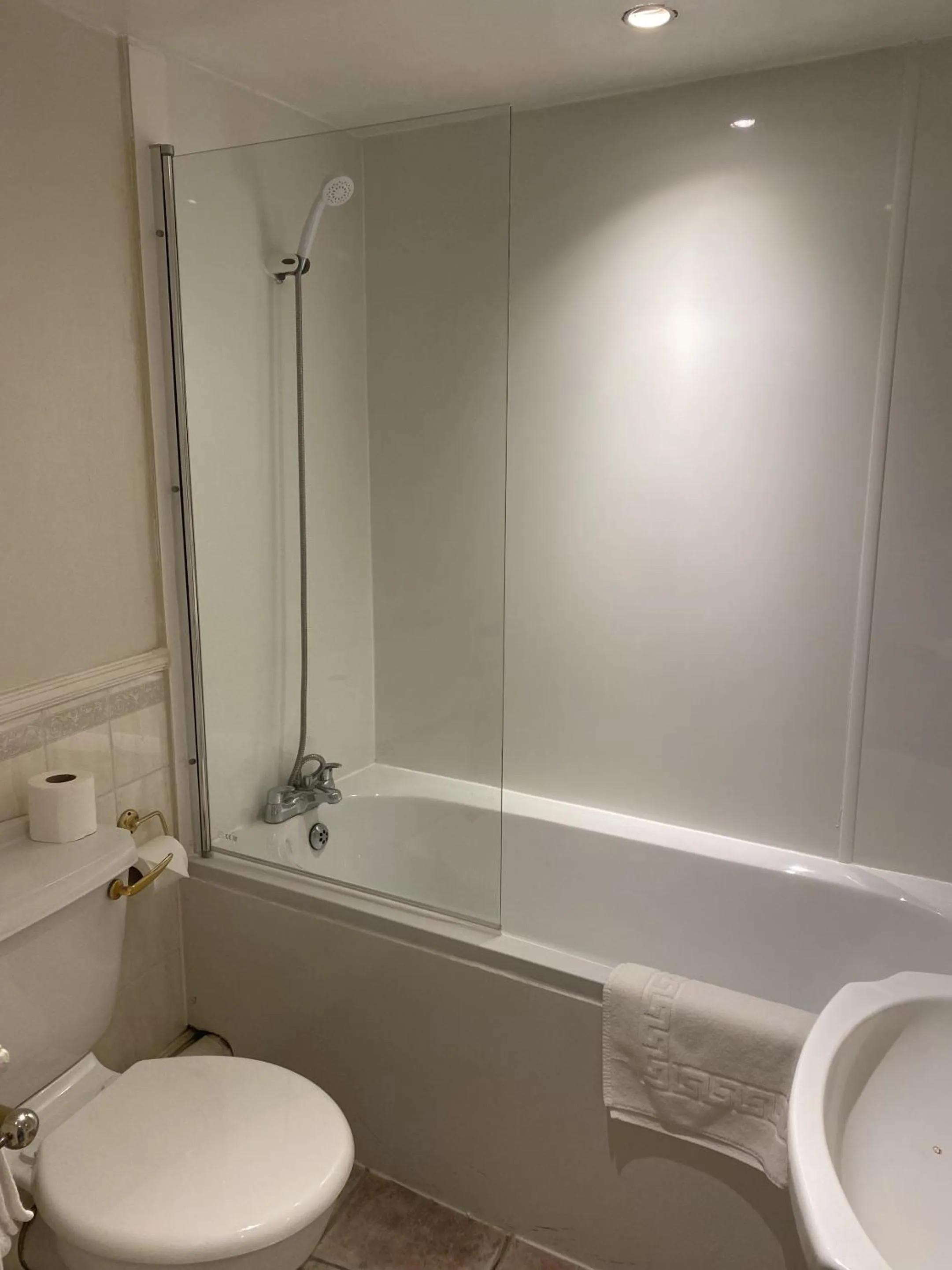 Bathroom in The George Hotel Pangbourne