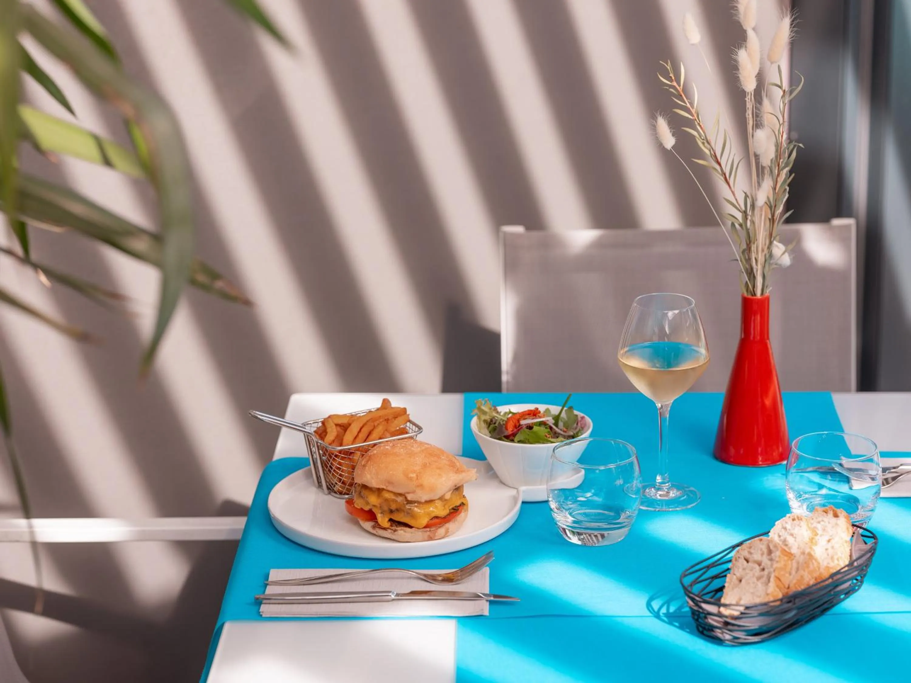 Restaurant/places to eat in Holiday Inn Toulouse Airport by IHG