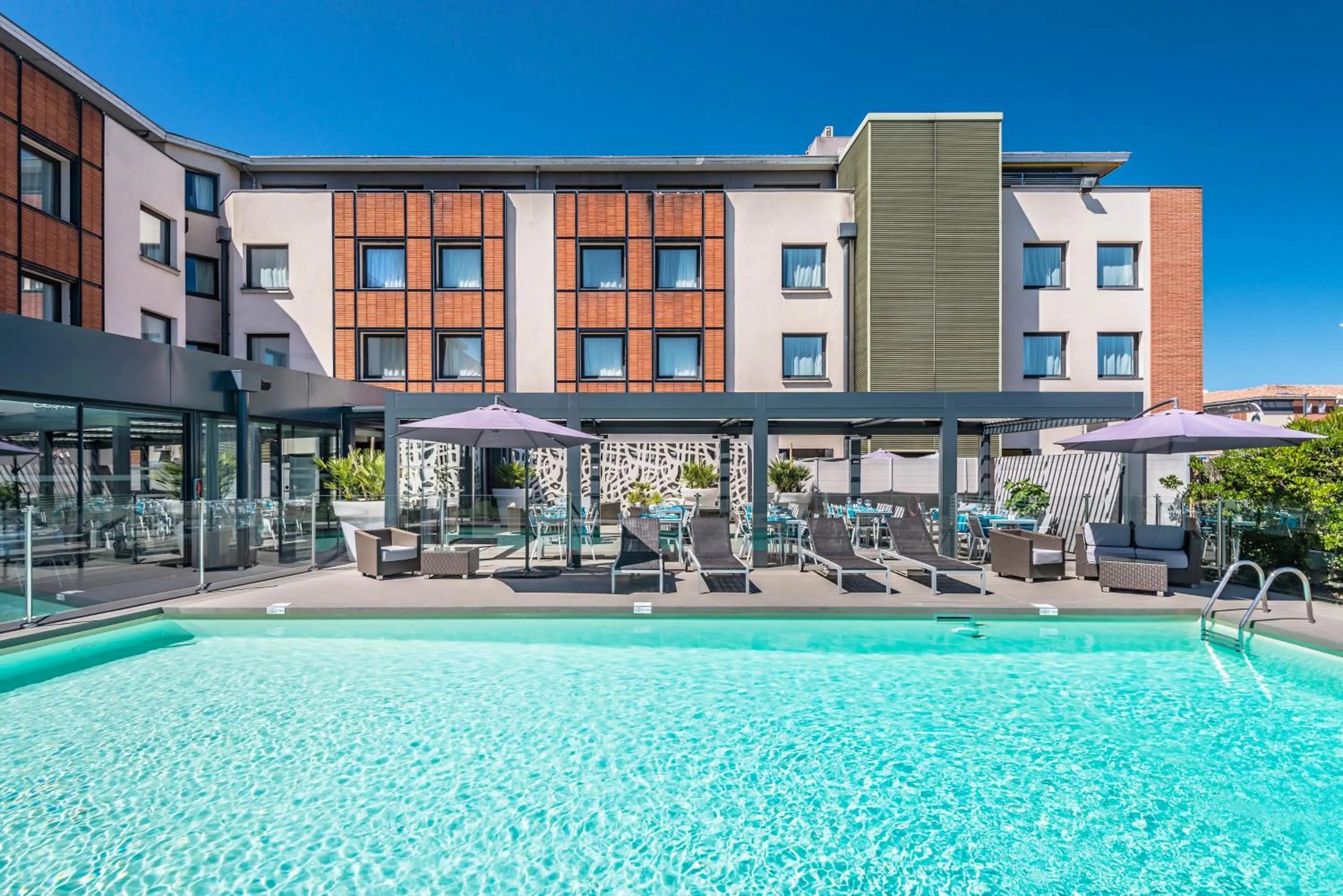 Swimming pool in Holiday Inn Toulouse Airport by IHG