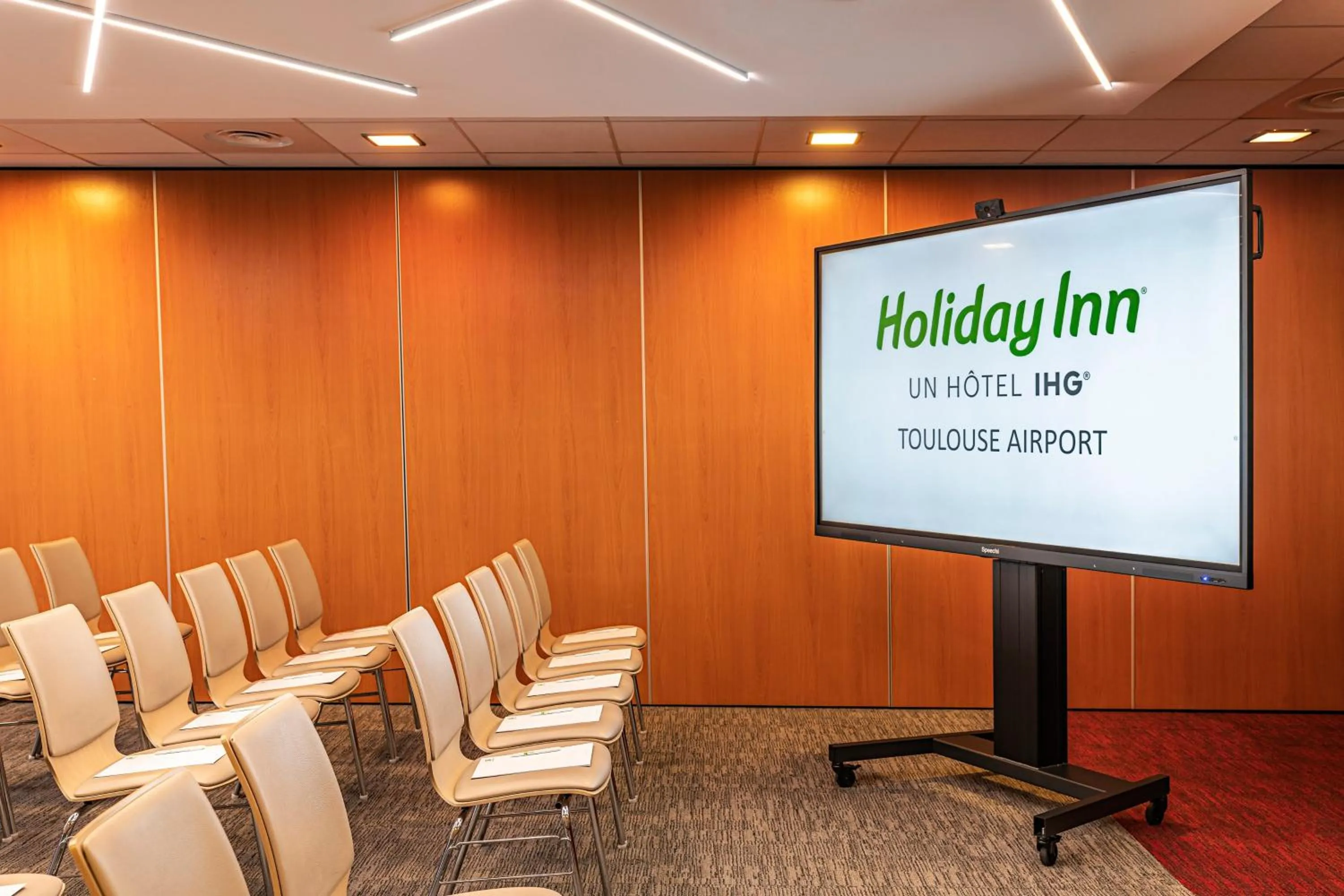 Meeting/conference room in Holiday Inn Toulouse Airport by IHG