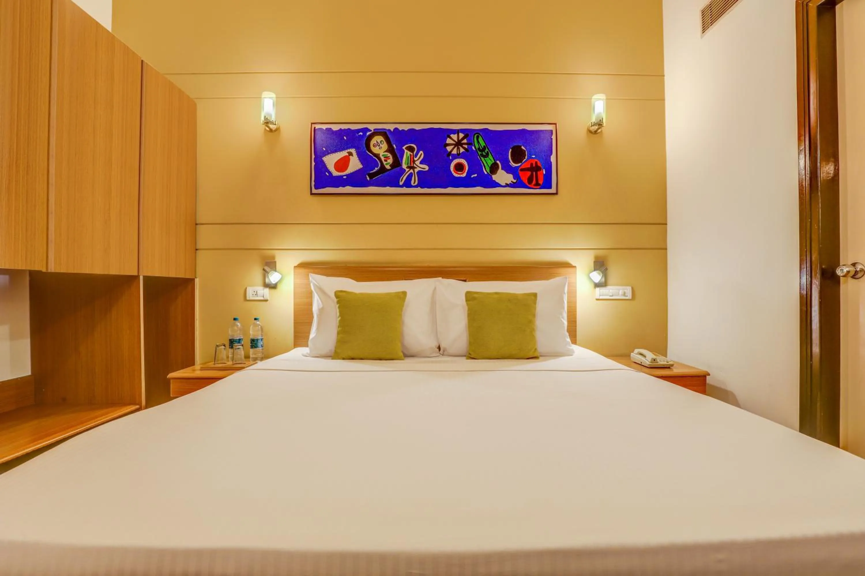 Bed in Lemon Tree Hotel, East Delhi Mall, Kaushambi
