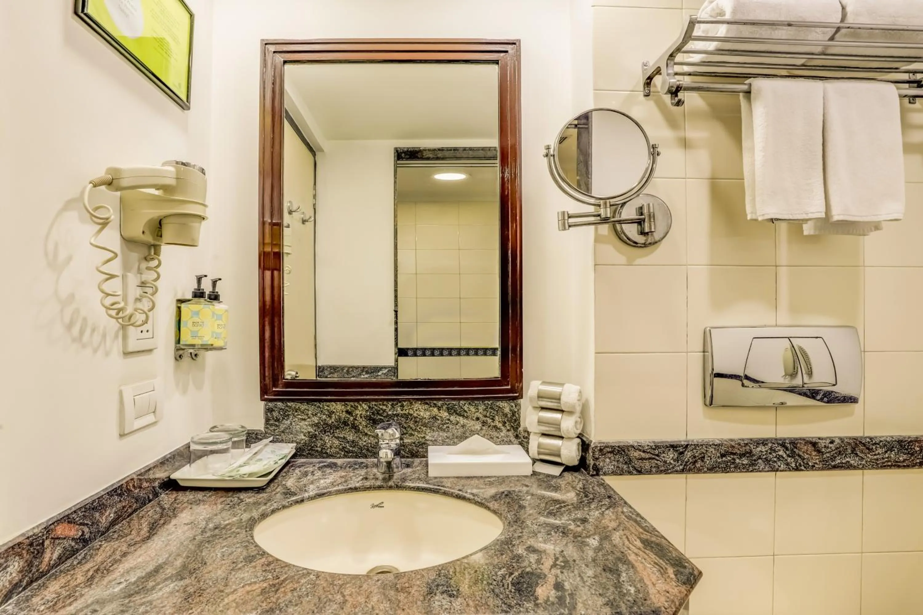 Lemon Tree Hotel, East Delhi Mall, Kaushambi