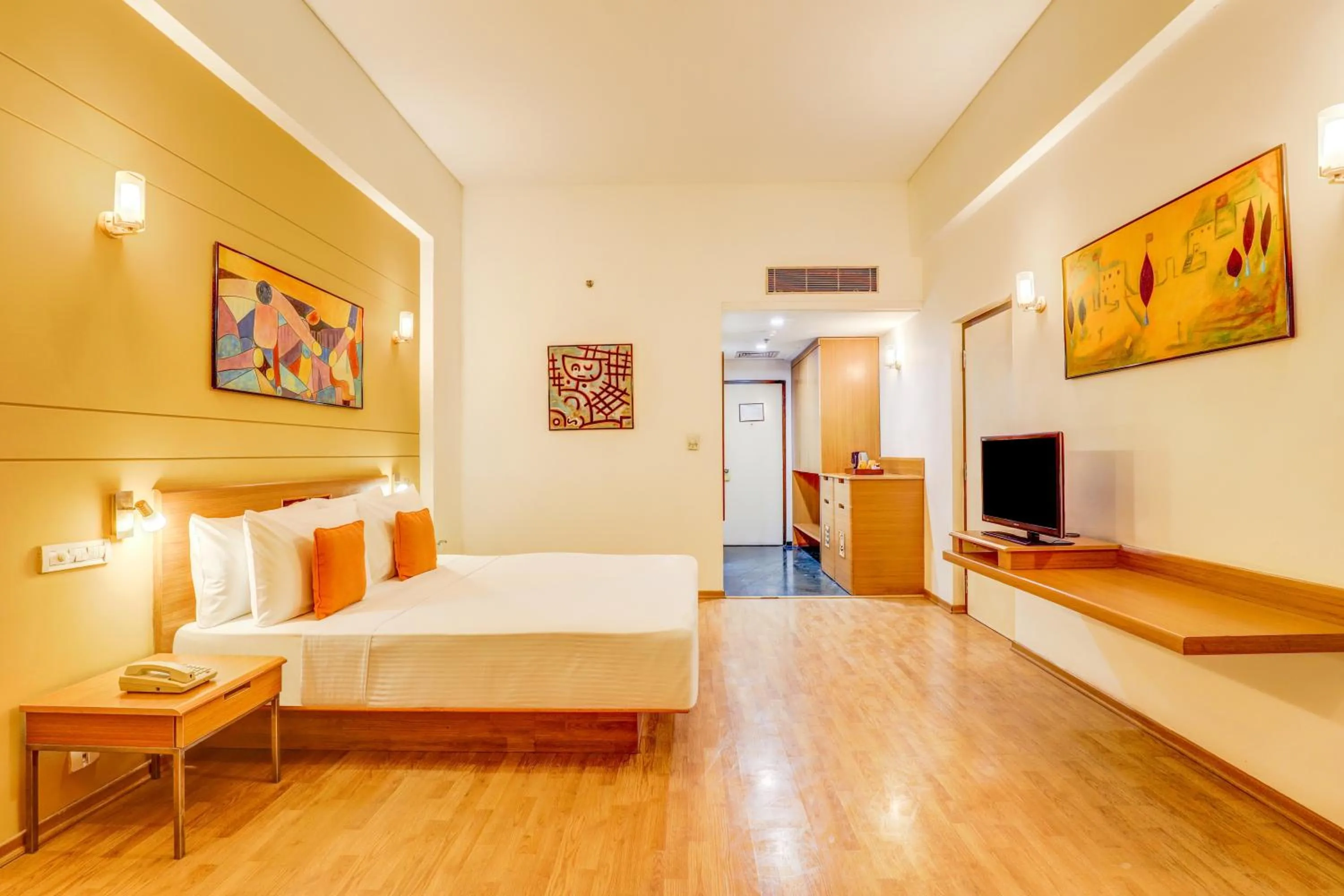 Bed in Lemon Tree Hotel, East Delhi Mall, Kaushambi