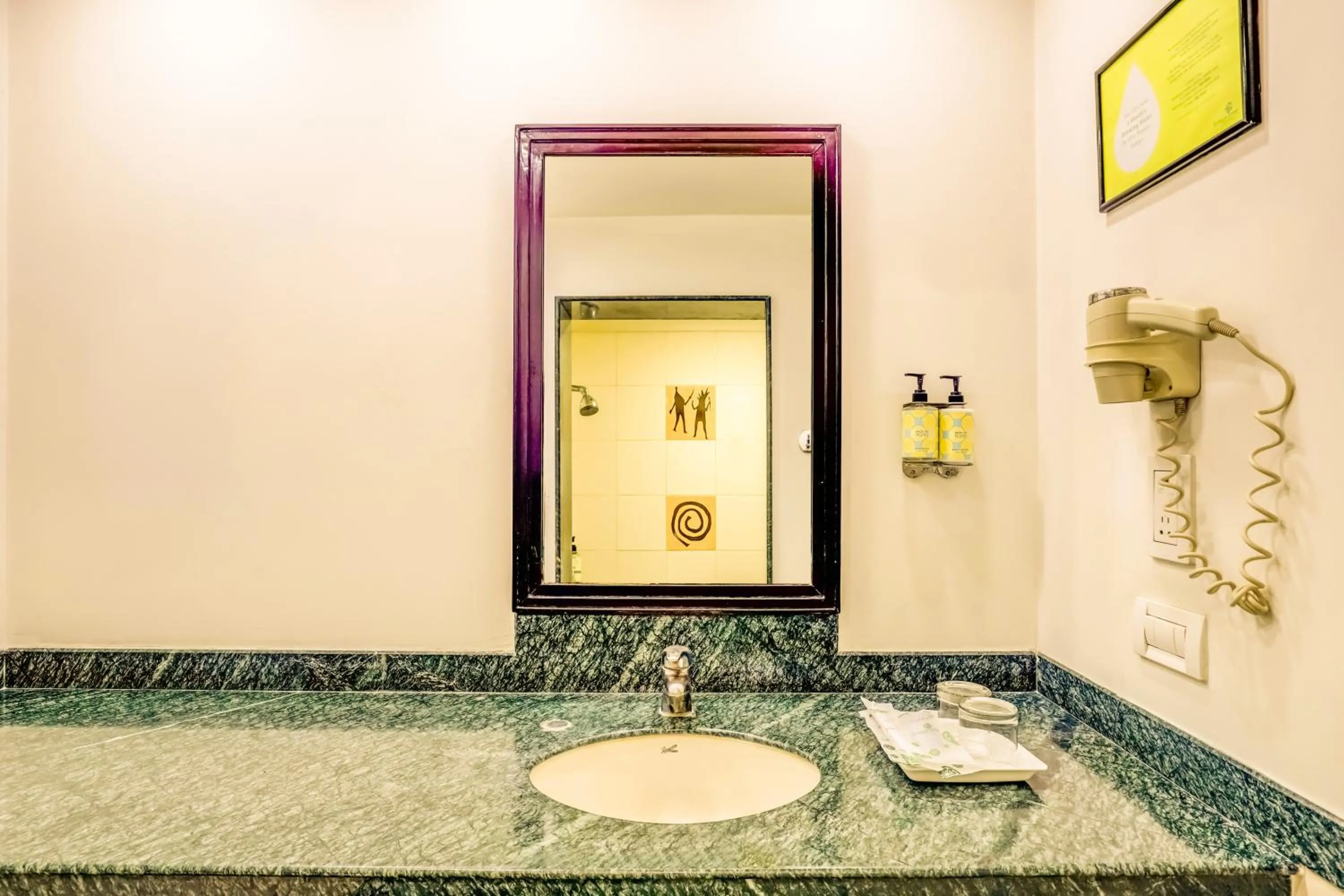 Lemon Tree Hotel, East Delhi Mall, Kaushambi