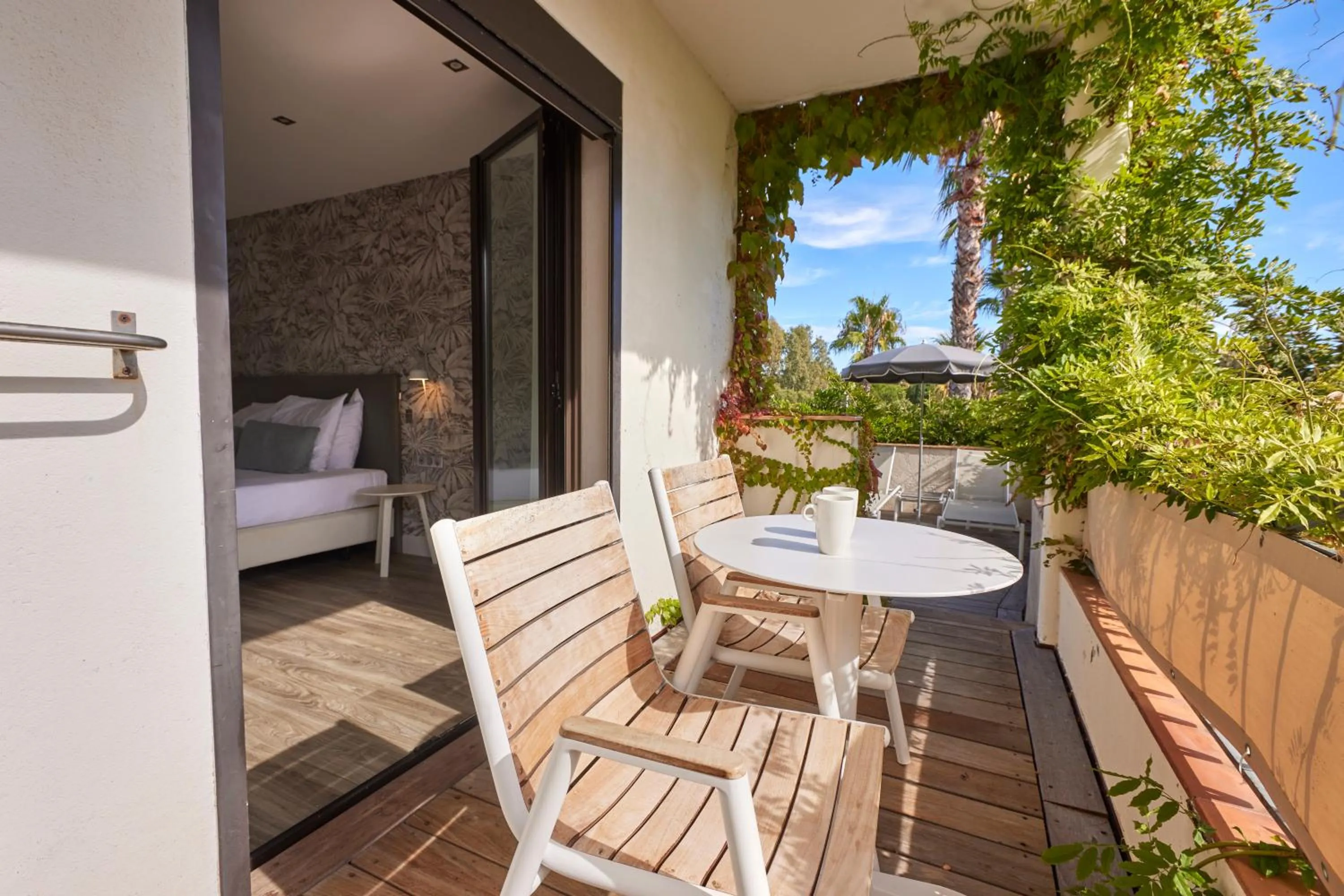 Balcony/Terrace in Van der Valk Hotel Le Catalogne Saint Aygulf