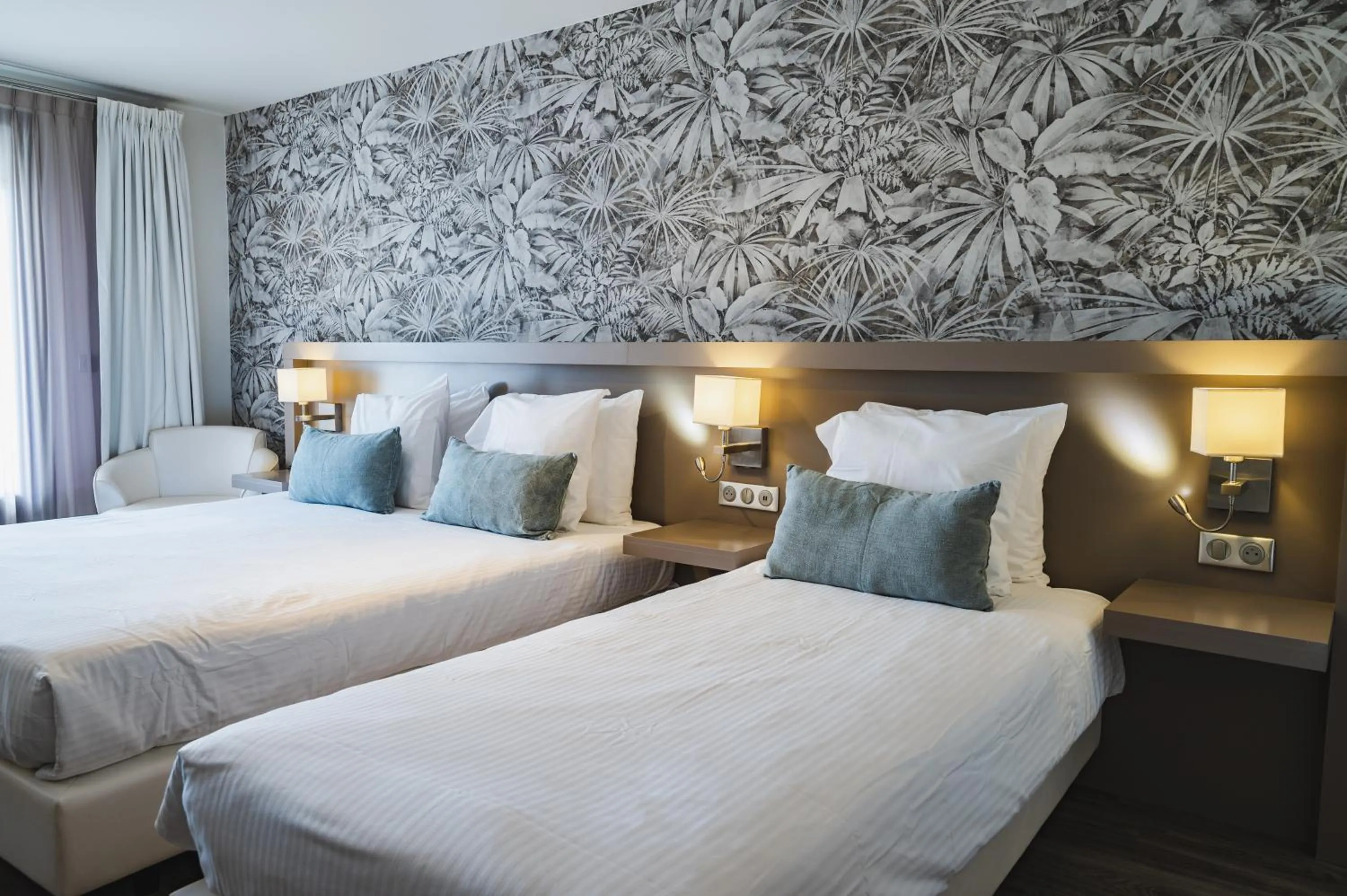 Bedroom, Bed in Van der Valk Hotel Le Catalogne Saint Aygulf