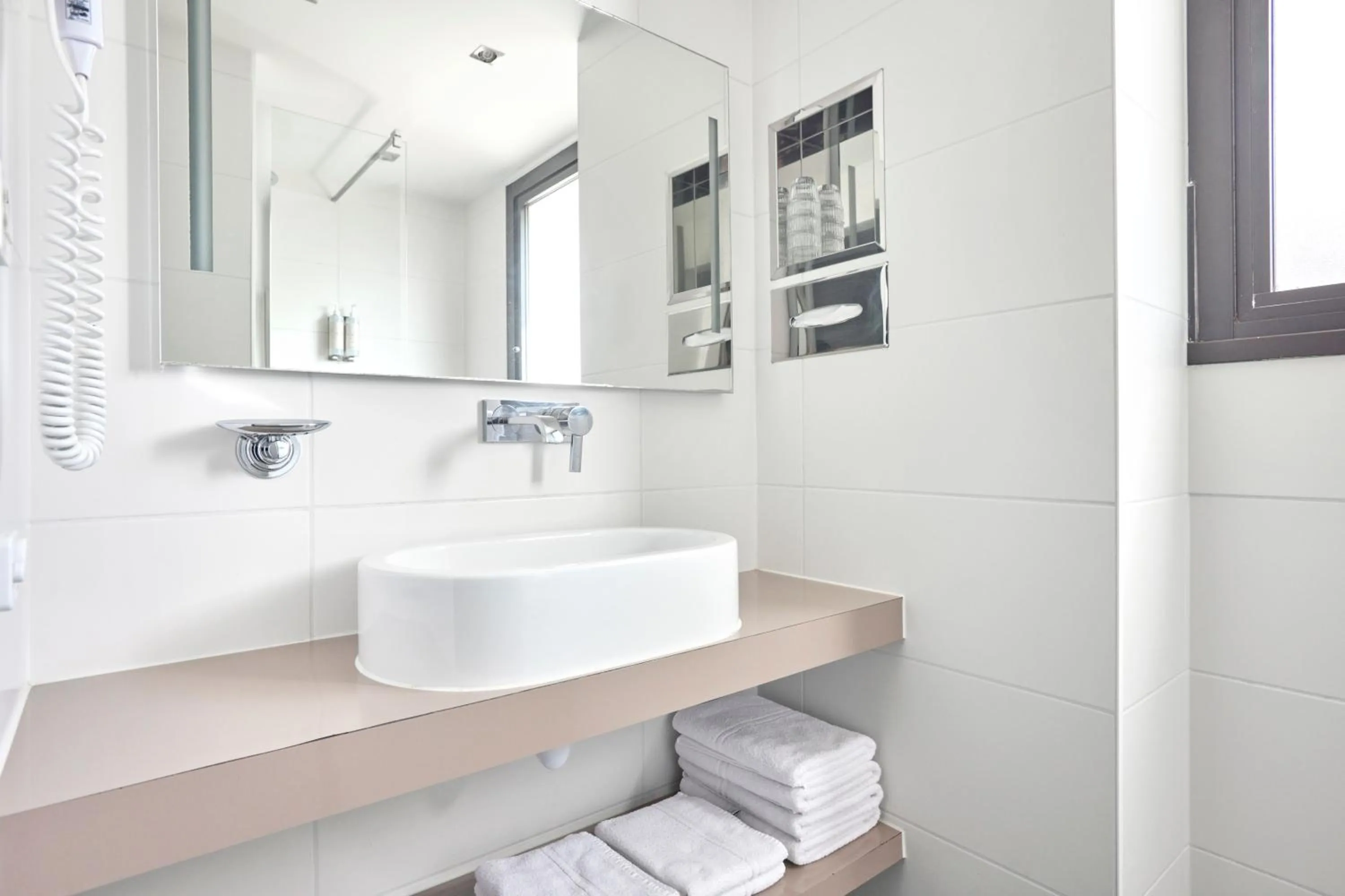 Bathroom in Van der Valk Hotel Le Catalogne Saint Aygulf