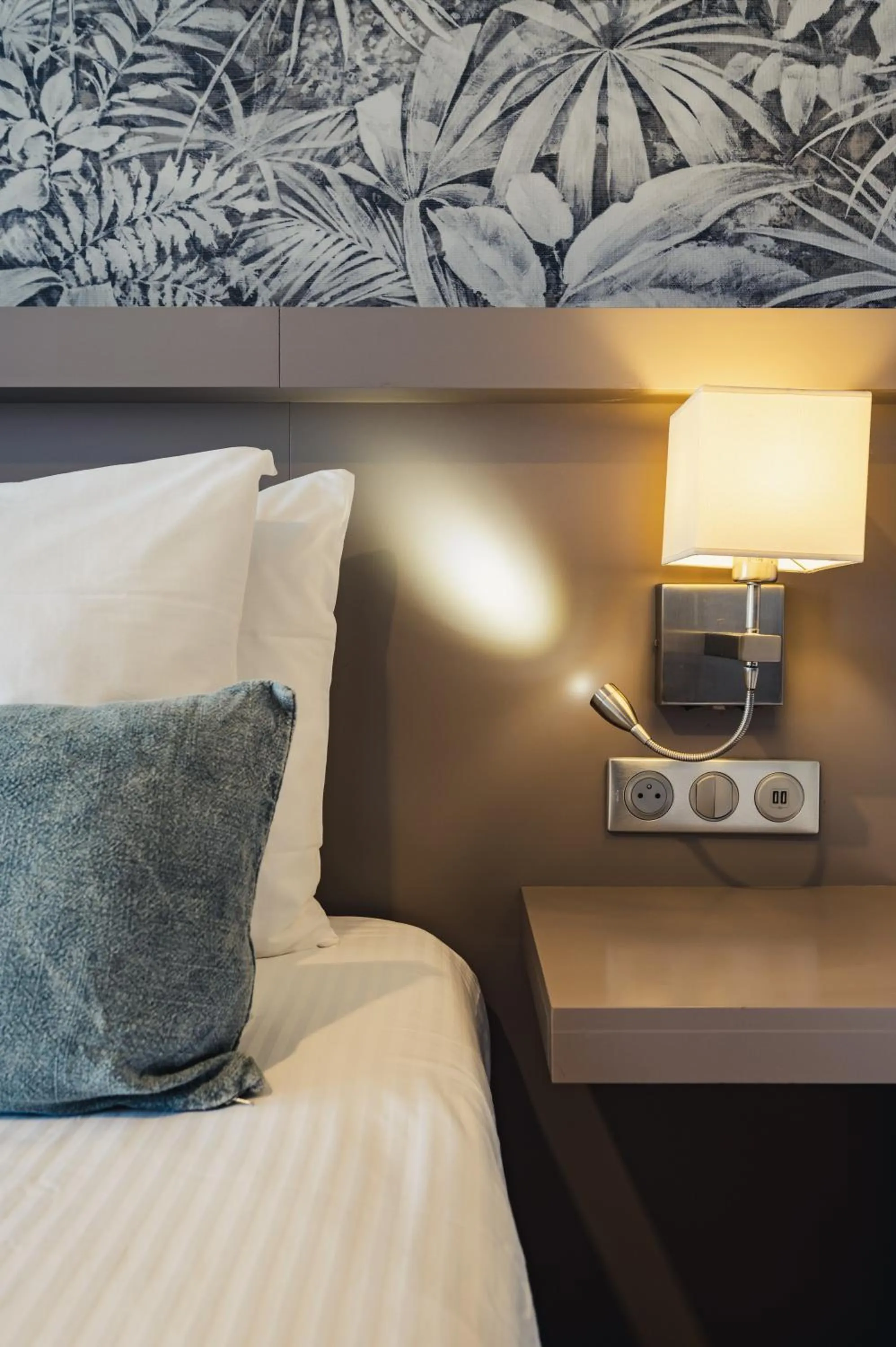 Bedroom, Bed in Van der Valk Hotel Le Catalogne Saint Aygulf