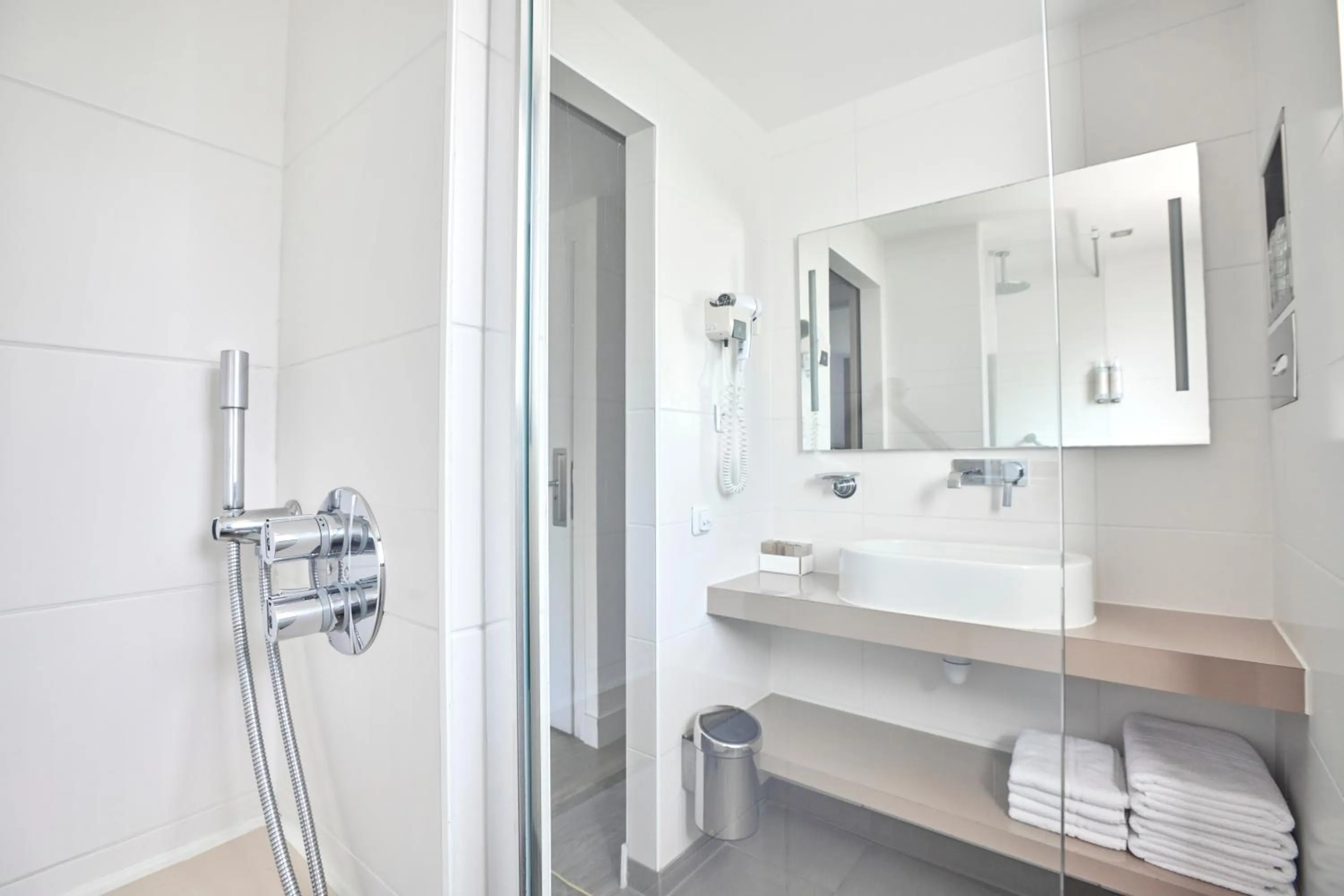 Bathroom in Van der Valk Hotel Le Catalogne Saint Aygulf