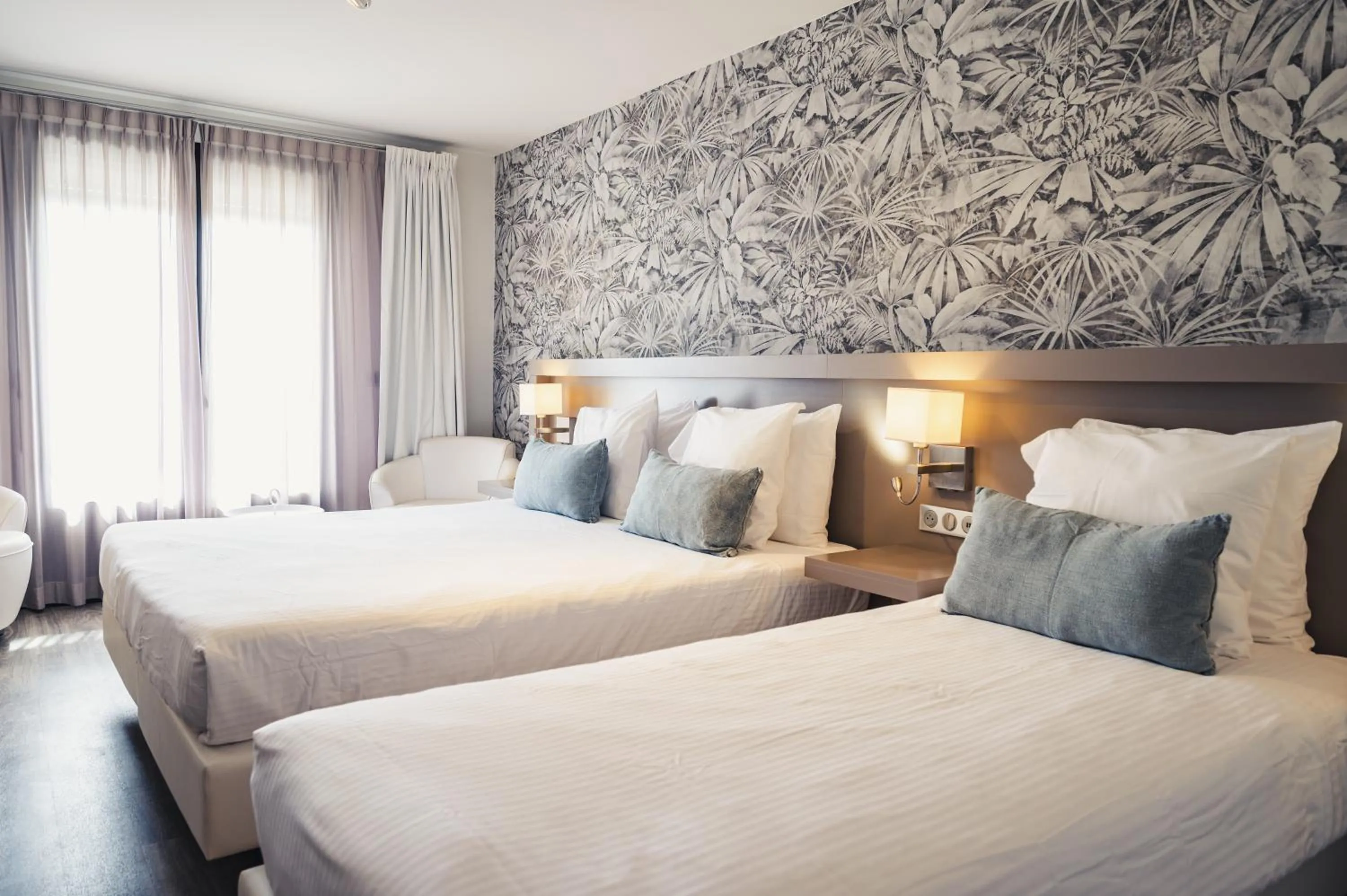 Bedroom, Bed in Van der Valk Hotel Le Catalogne Saint Aygulf