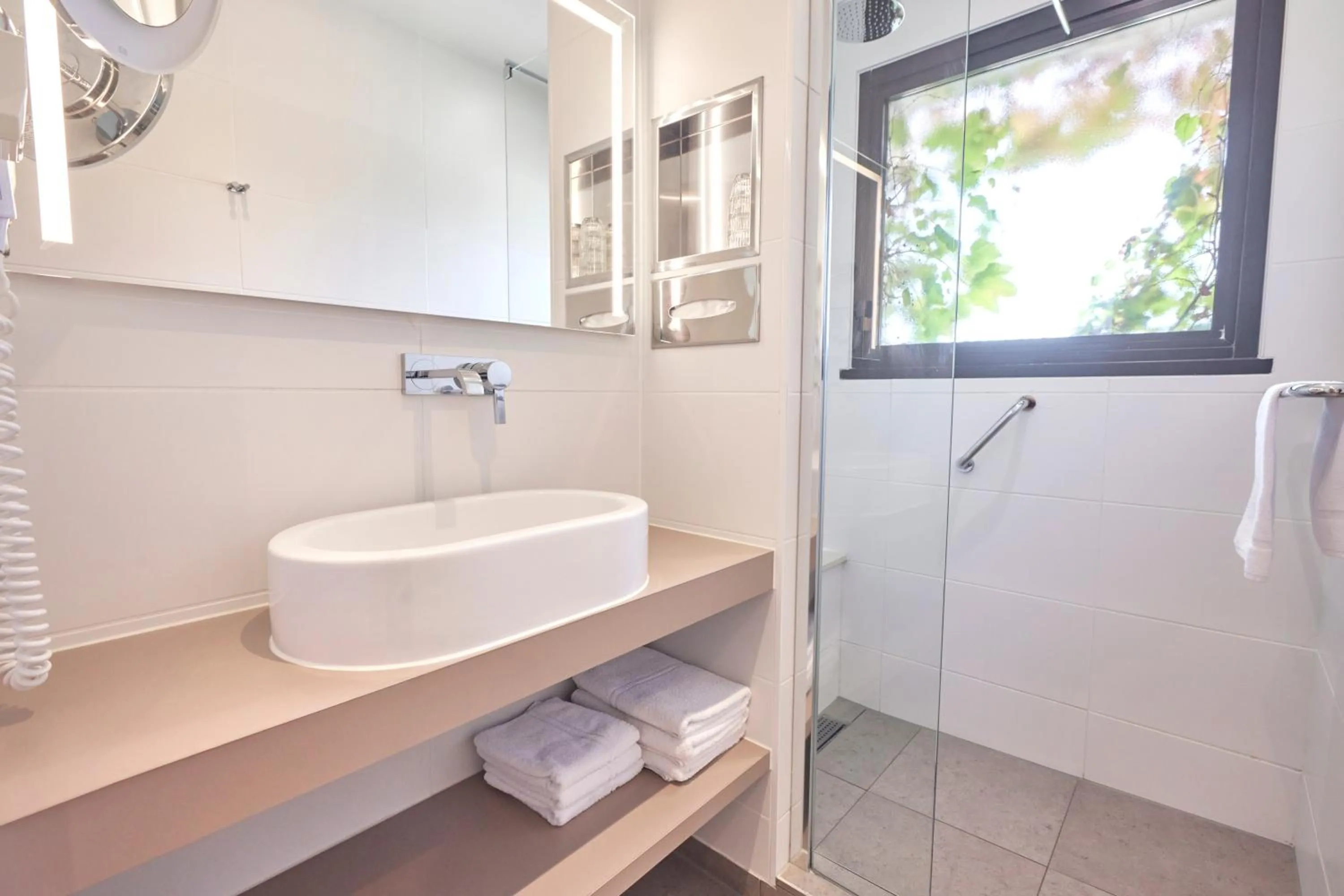 Bathroom in Van der Valk Hotel Le Catalogne Saint Aygulf