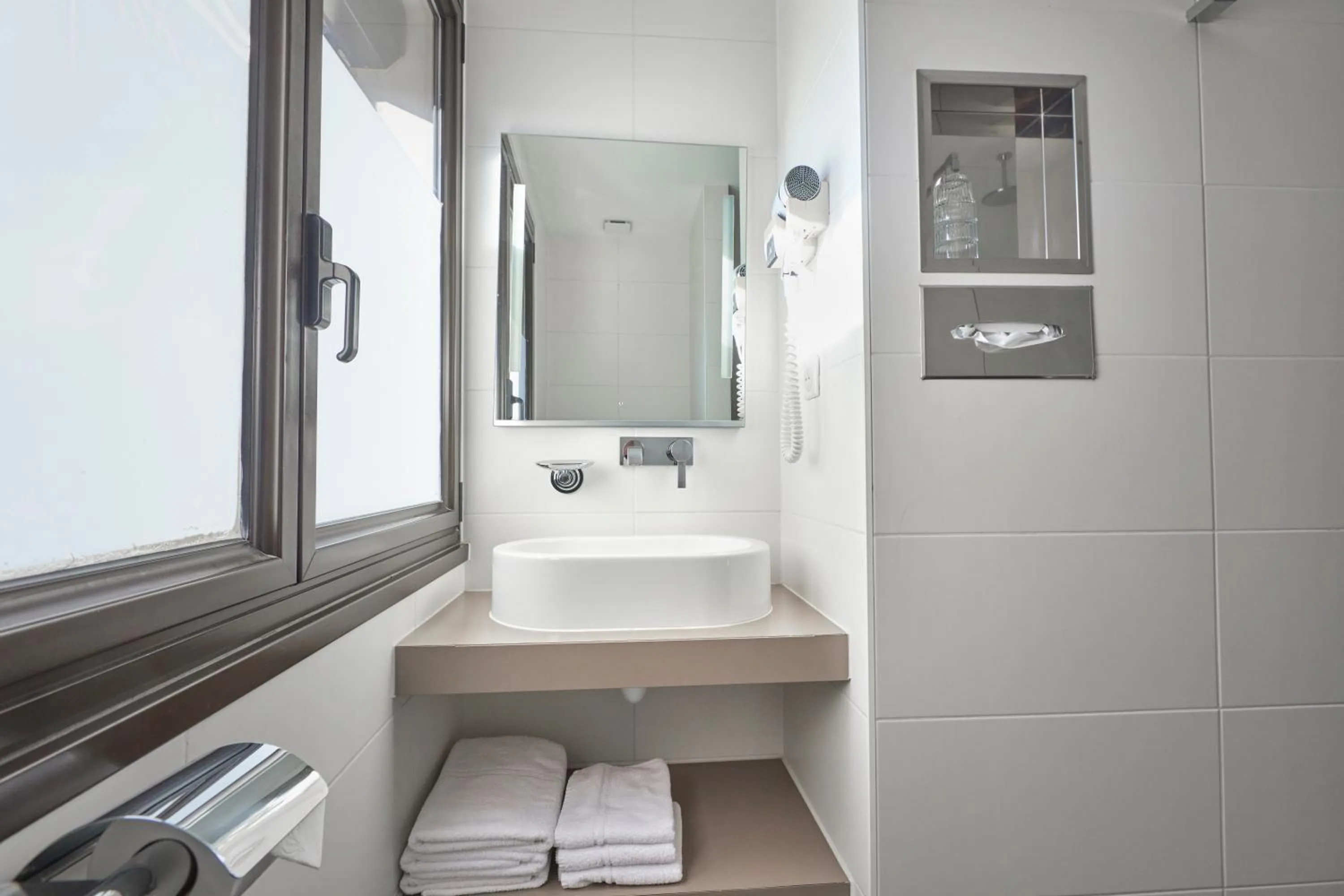 Bathroom in Van der Valk Hotel Le Catalogne Saint Aygulf