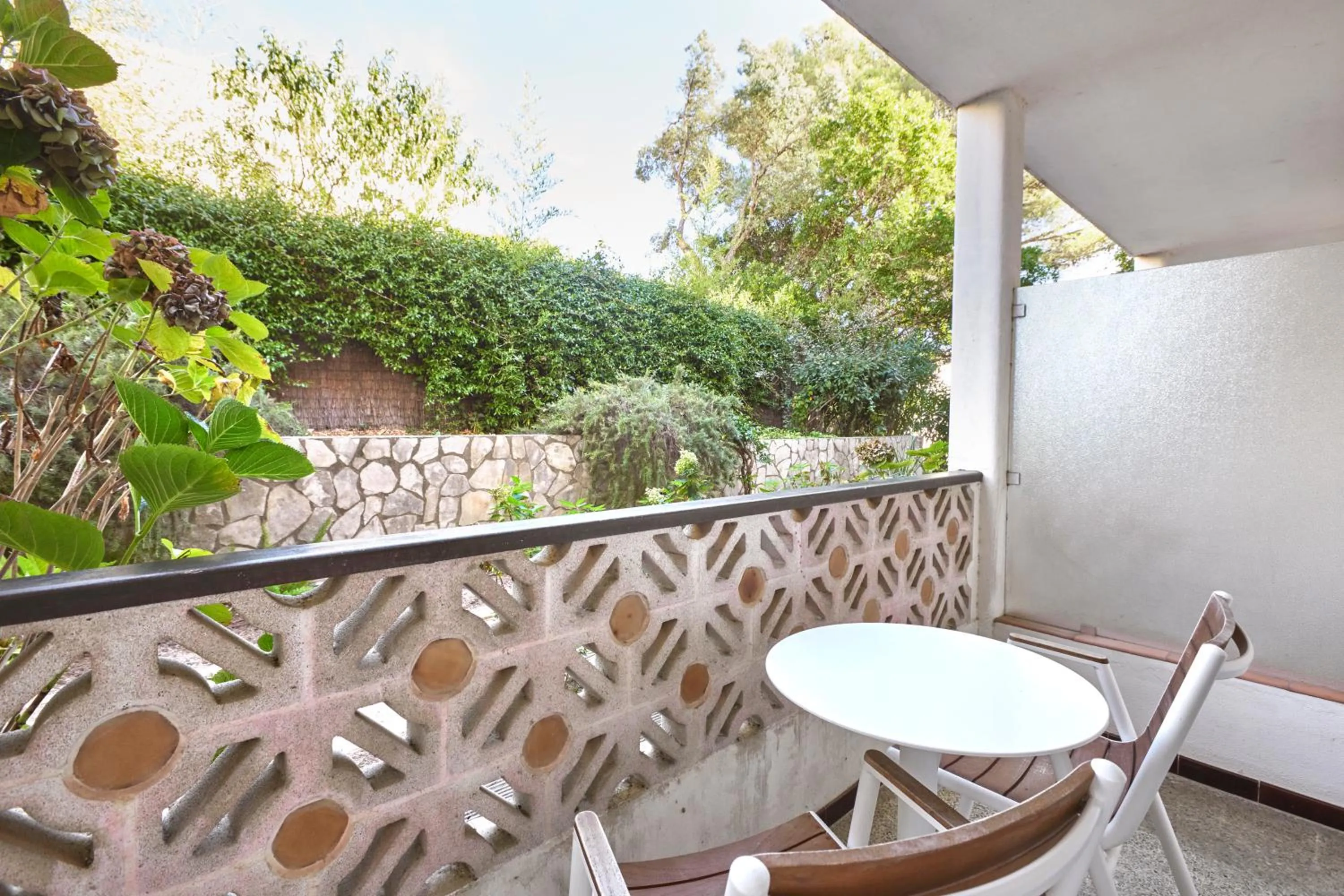 Balcony/Terrace in Van der Valk Hotel Le Catalogne Saint Aygulf