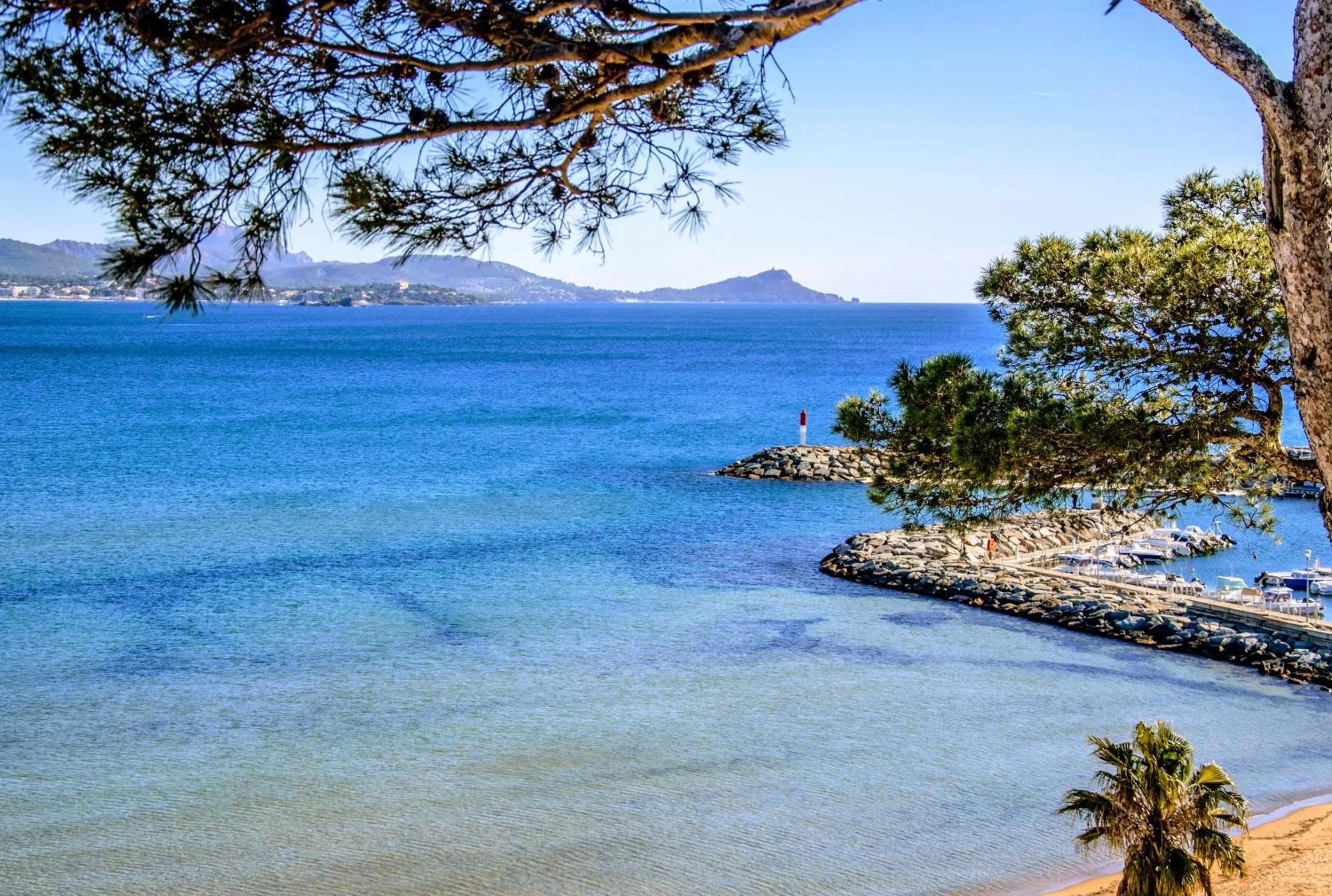 Sea view in Van der Valk Hotel Le Catalogne Saint Aygulf