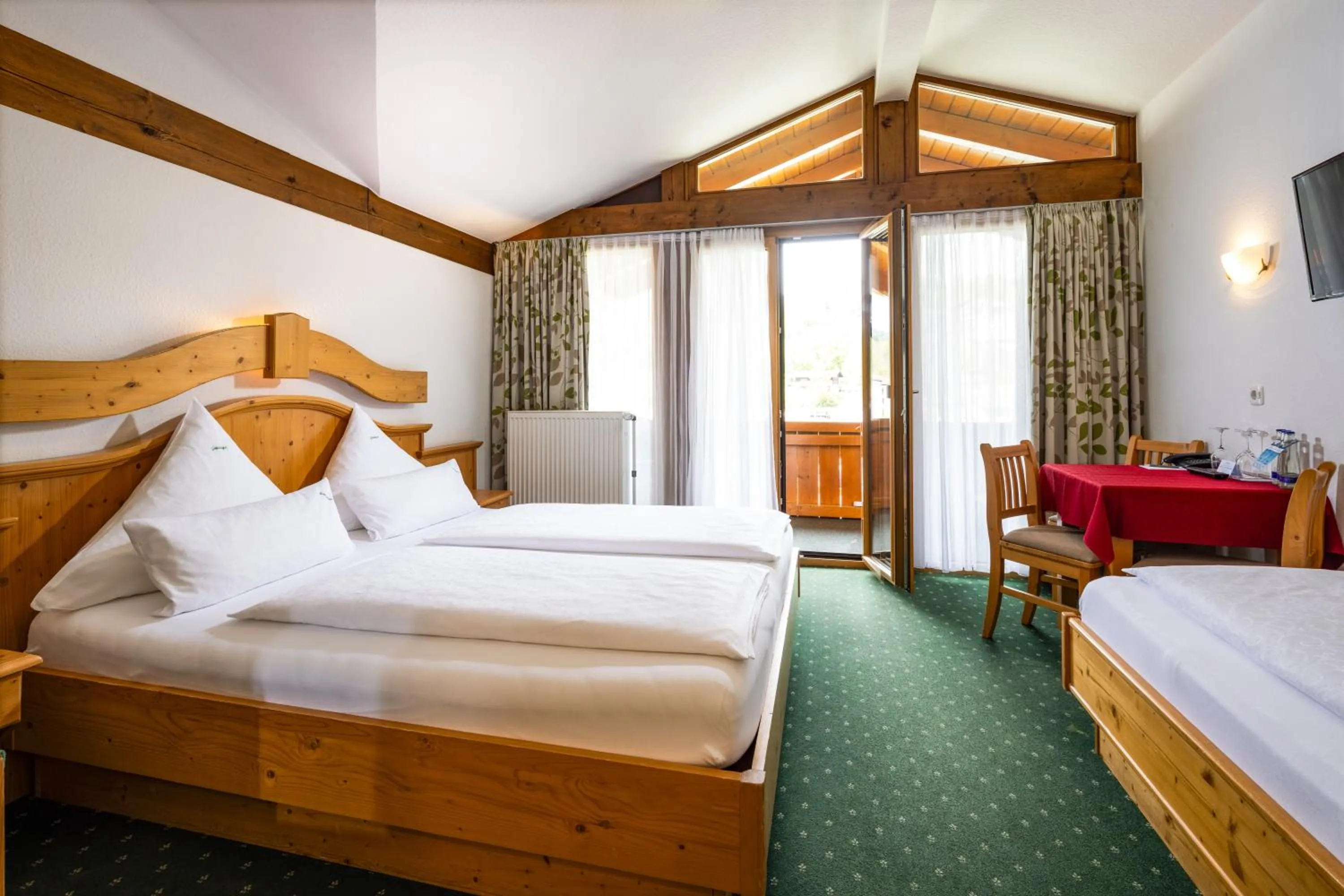 Photo of the whole room, Bed in Hotel Gruenberger