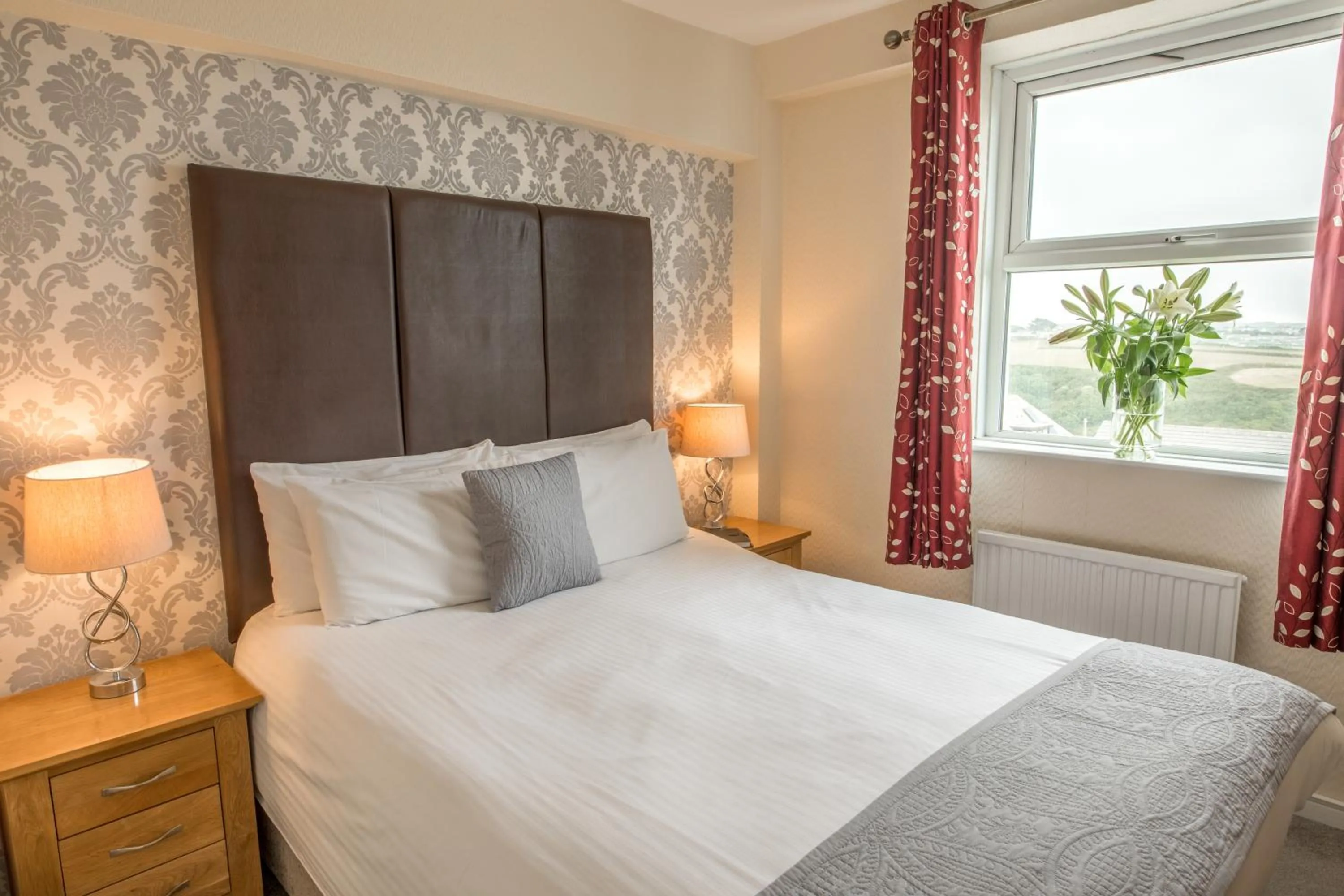 Bedroom, Bed in Pentire Newquay Cornwall Hotel