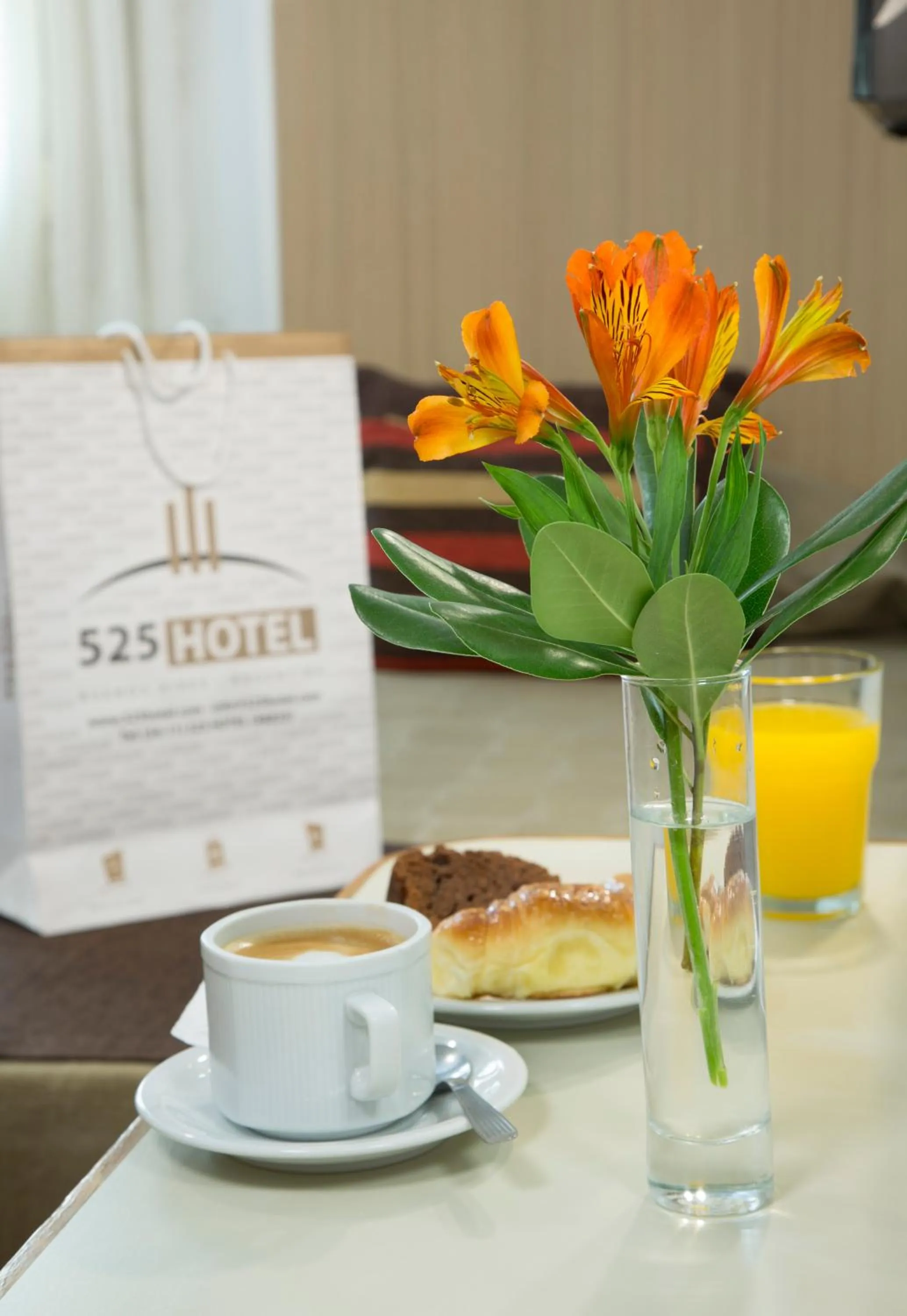 Breakfast in Hotel Impala