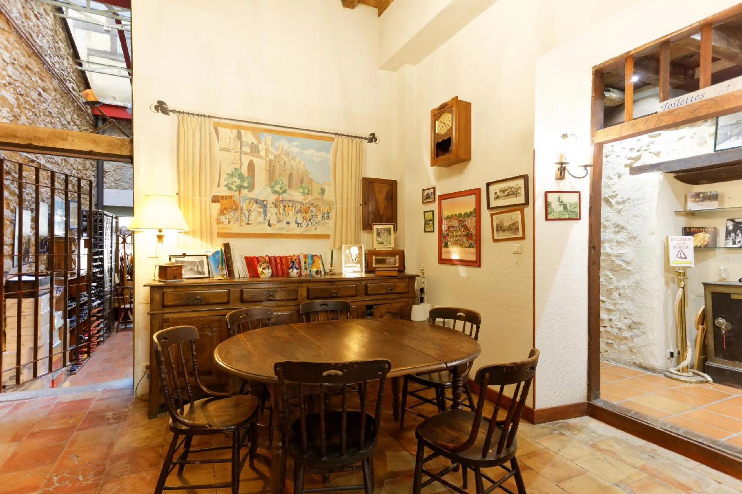 Dining area in La Maison des Consuls