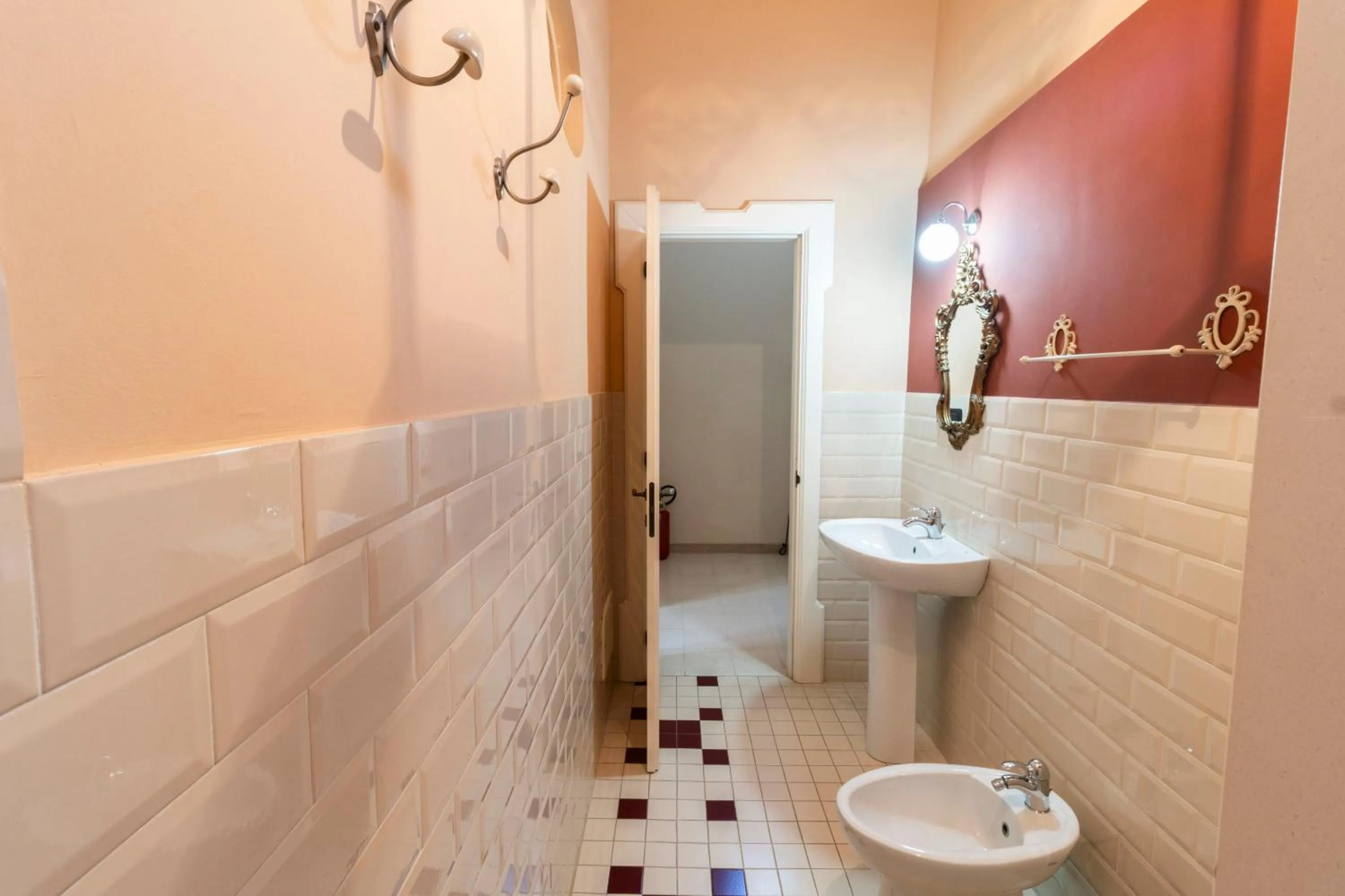 Shower in Palazzo Insula