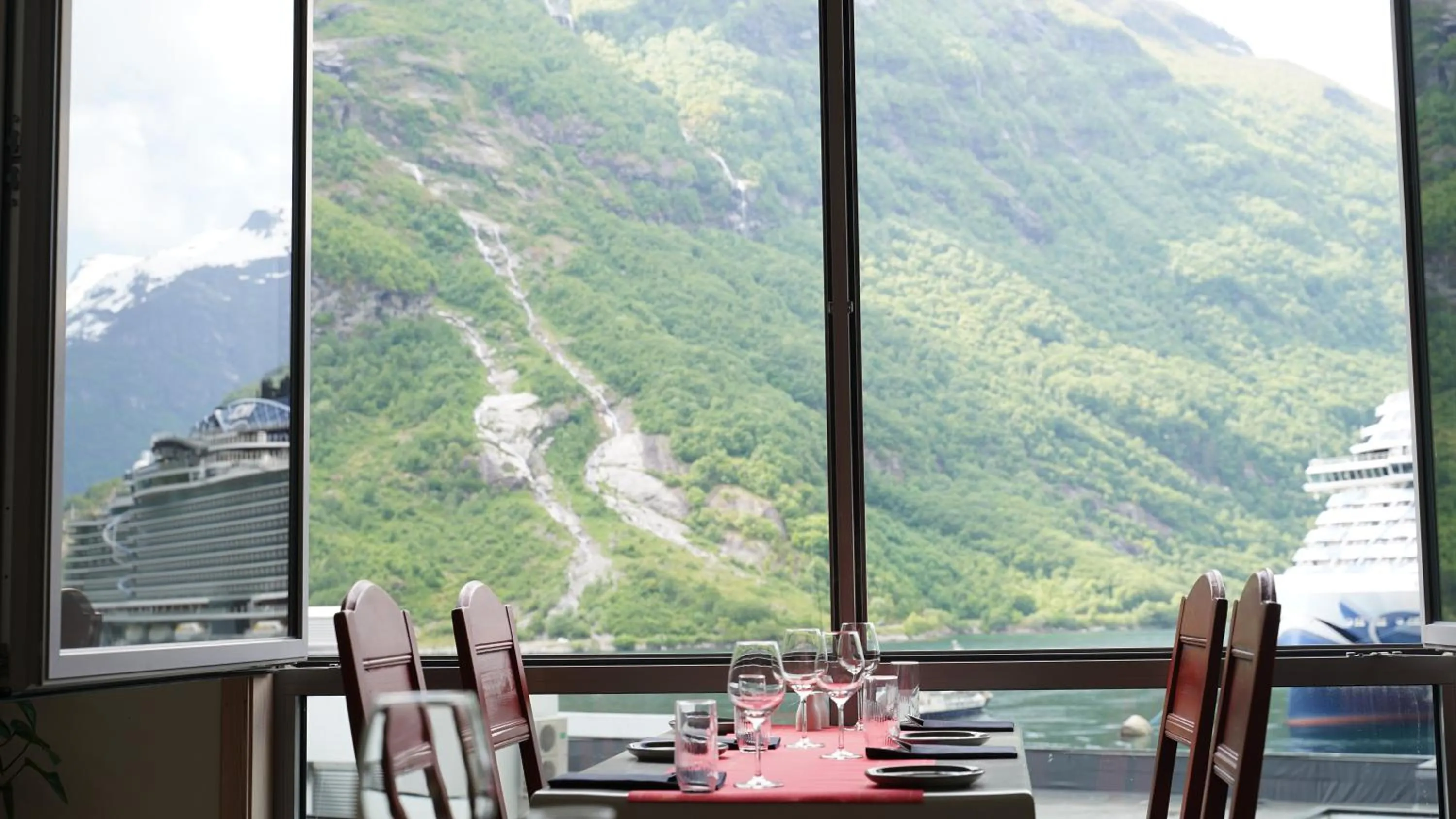 Restaurant/places to eat in Havila Hotel Geiranger