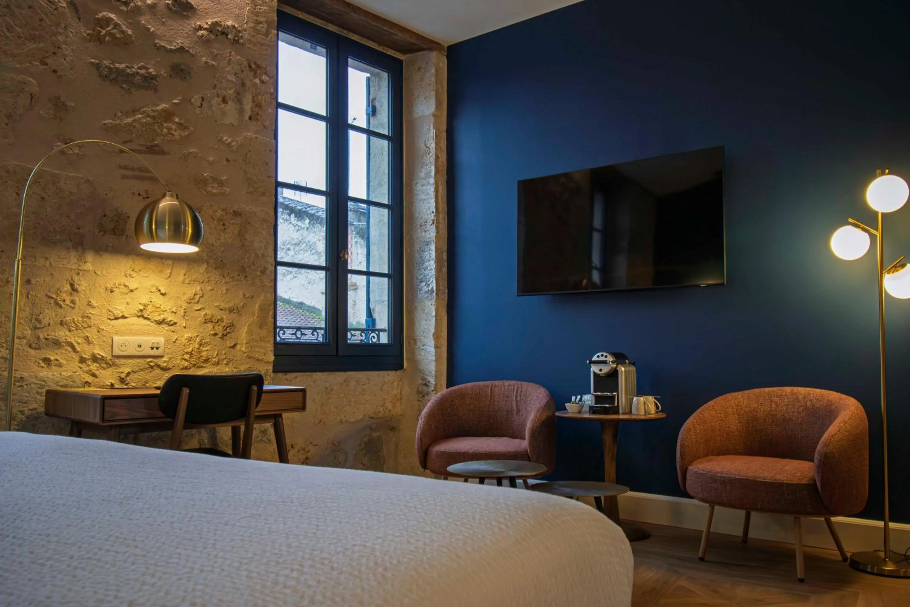 Bed in Hôtel Henri IV