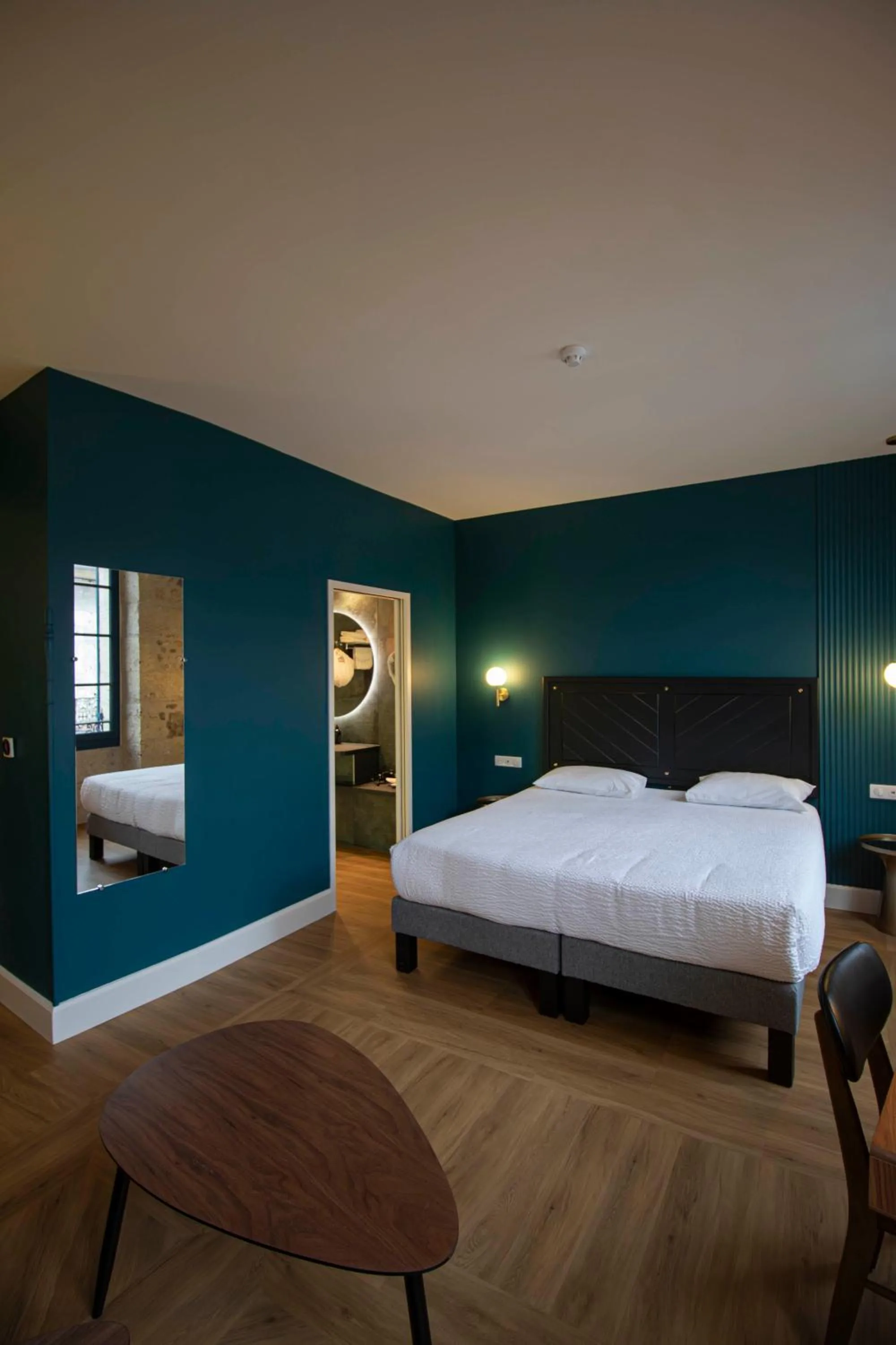 Bed in Hôtel Henri IV