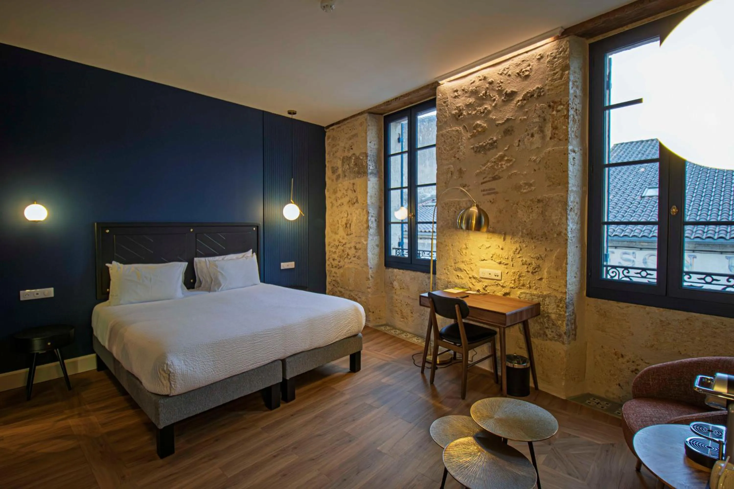 Bed in Hôtel Henri IV