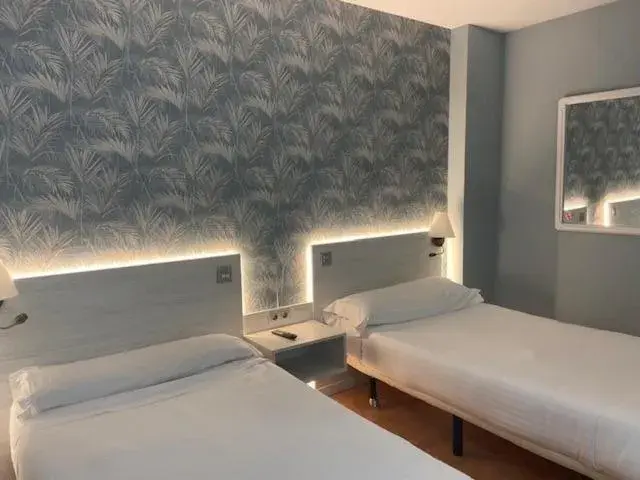 Twin Room in Miralcampo Twin Room in Miralcampo